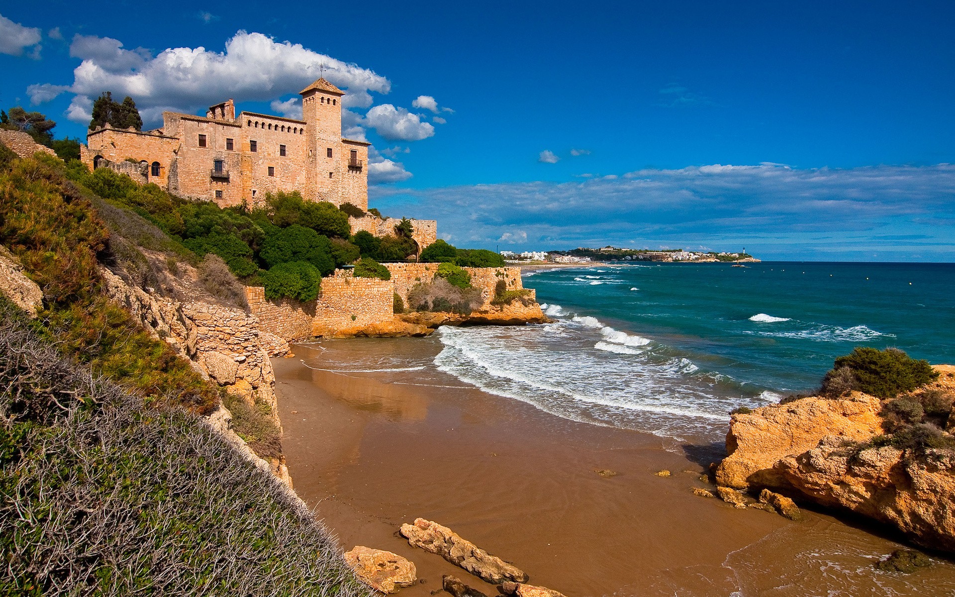 Small castle at the seashore / 1920 x 1200 / Other / Photography ...