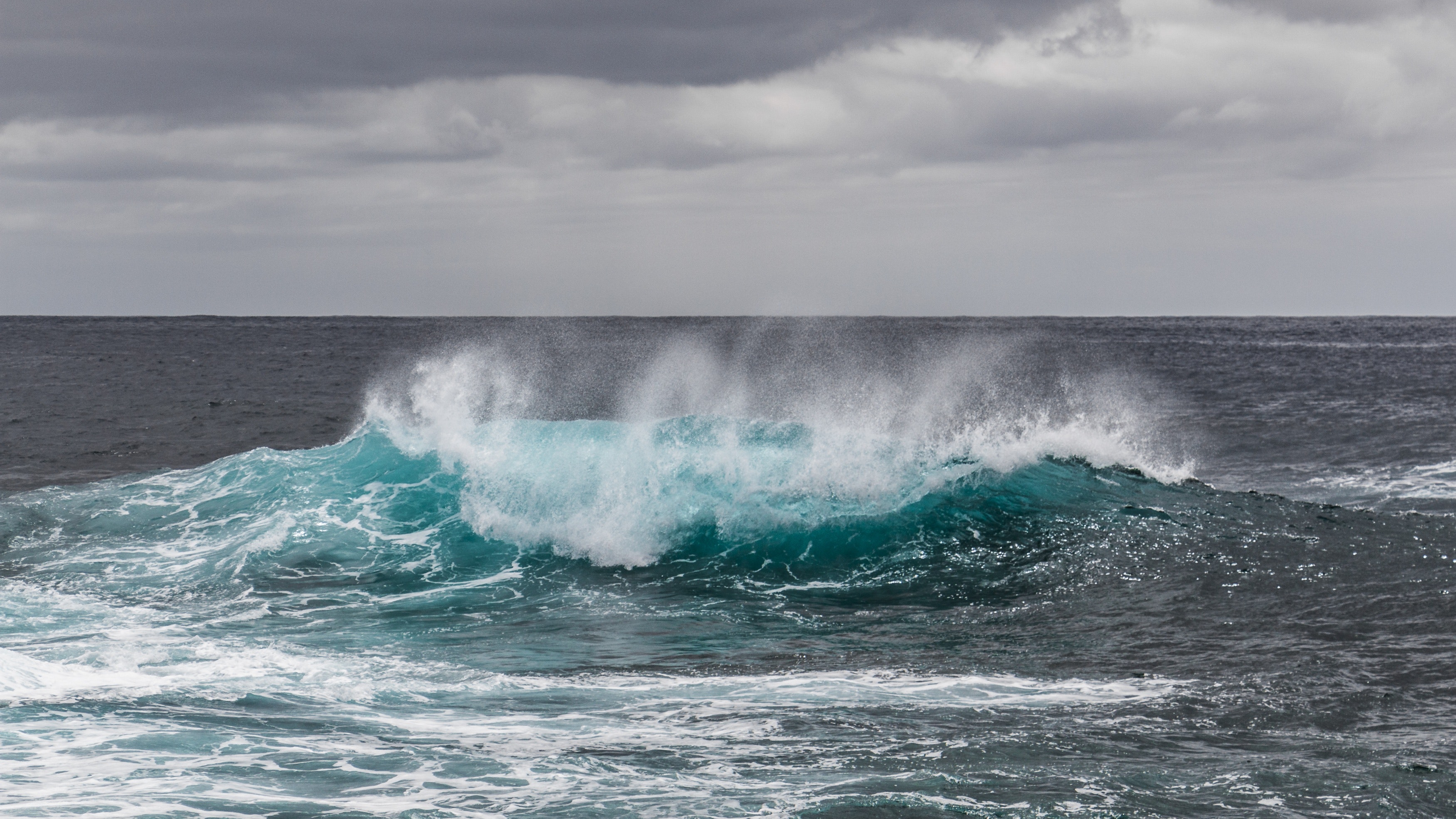 Sea water waves during daytime photo