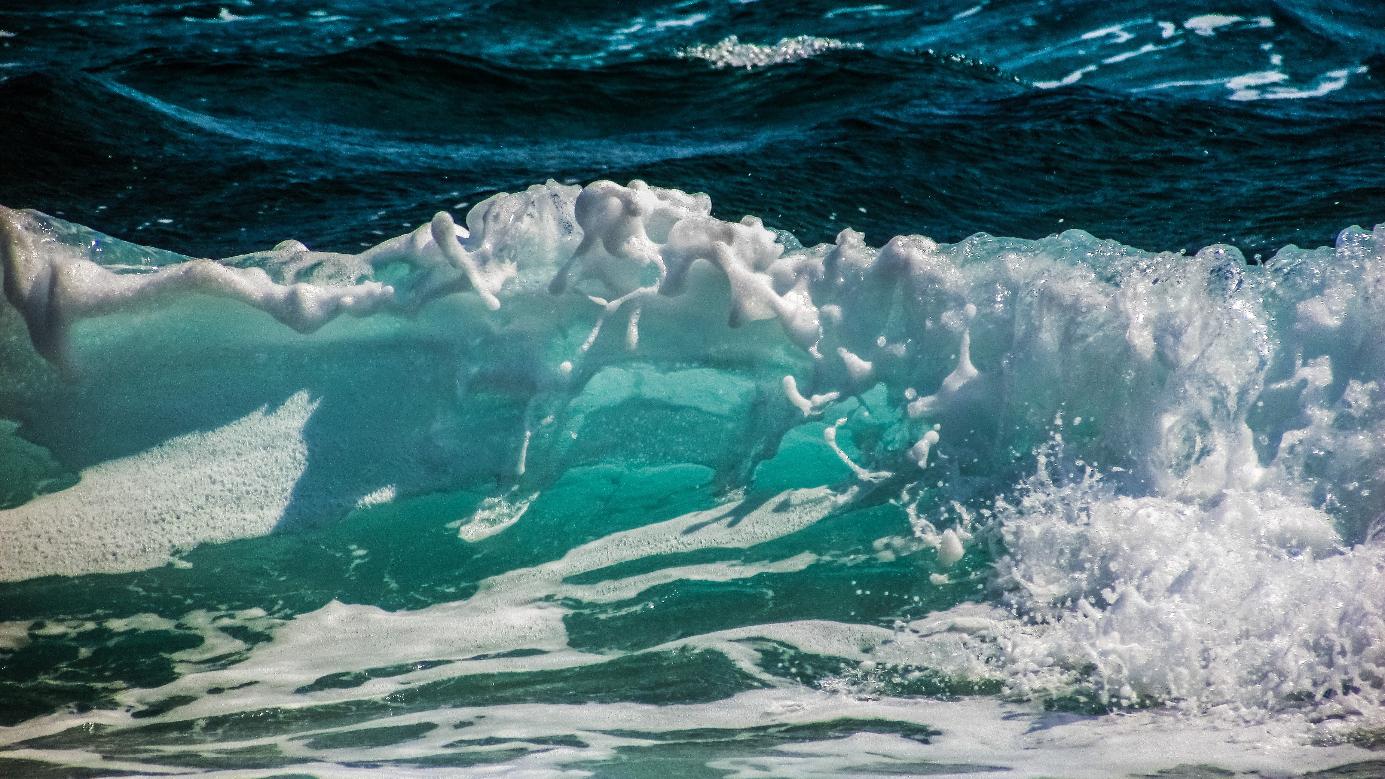 Sea waves photo