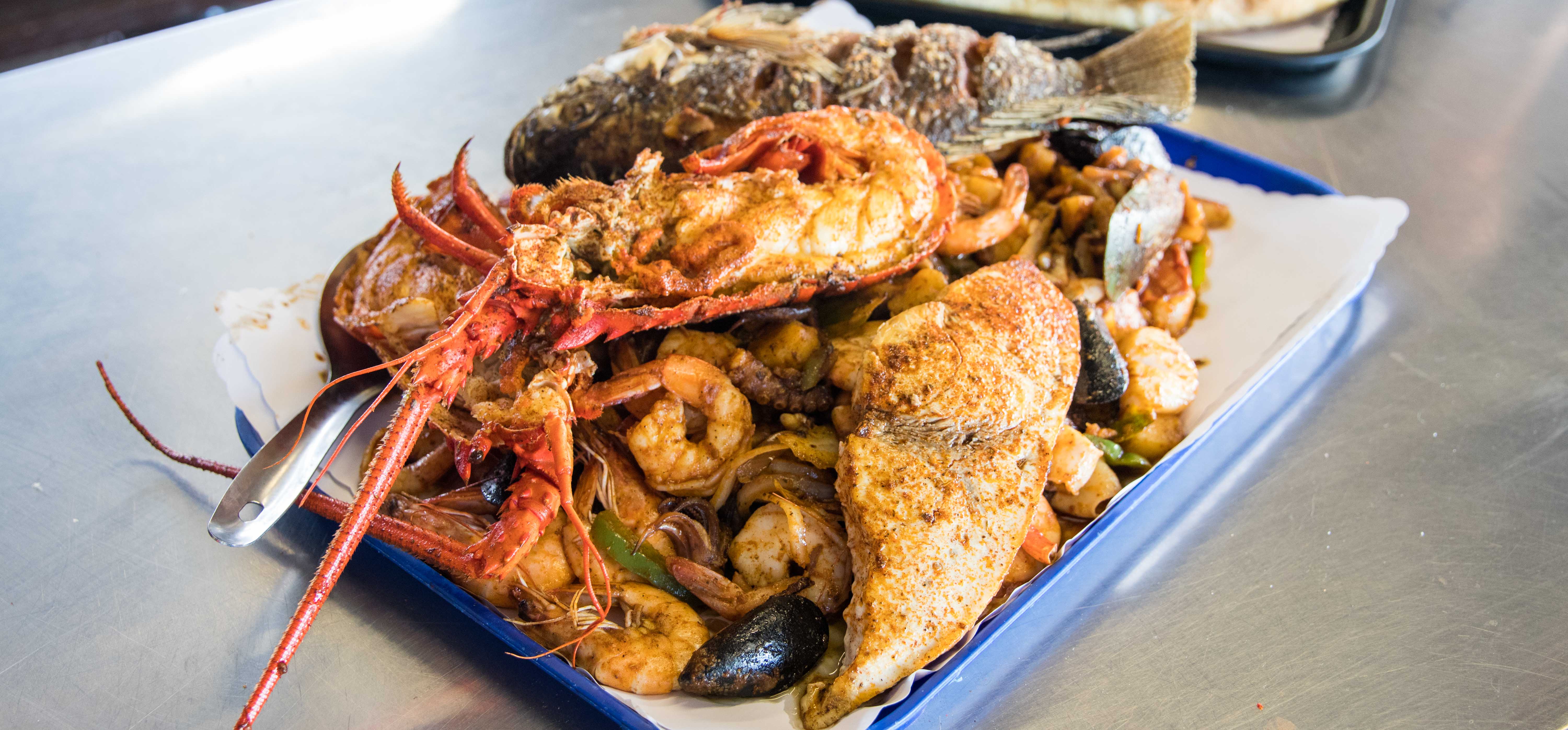 Feast Your Eyes On San Pedro Fish Market's World-Famous Seafood ...
