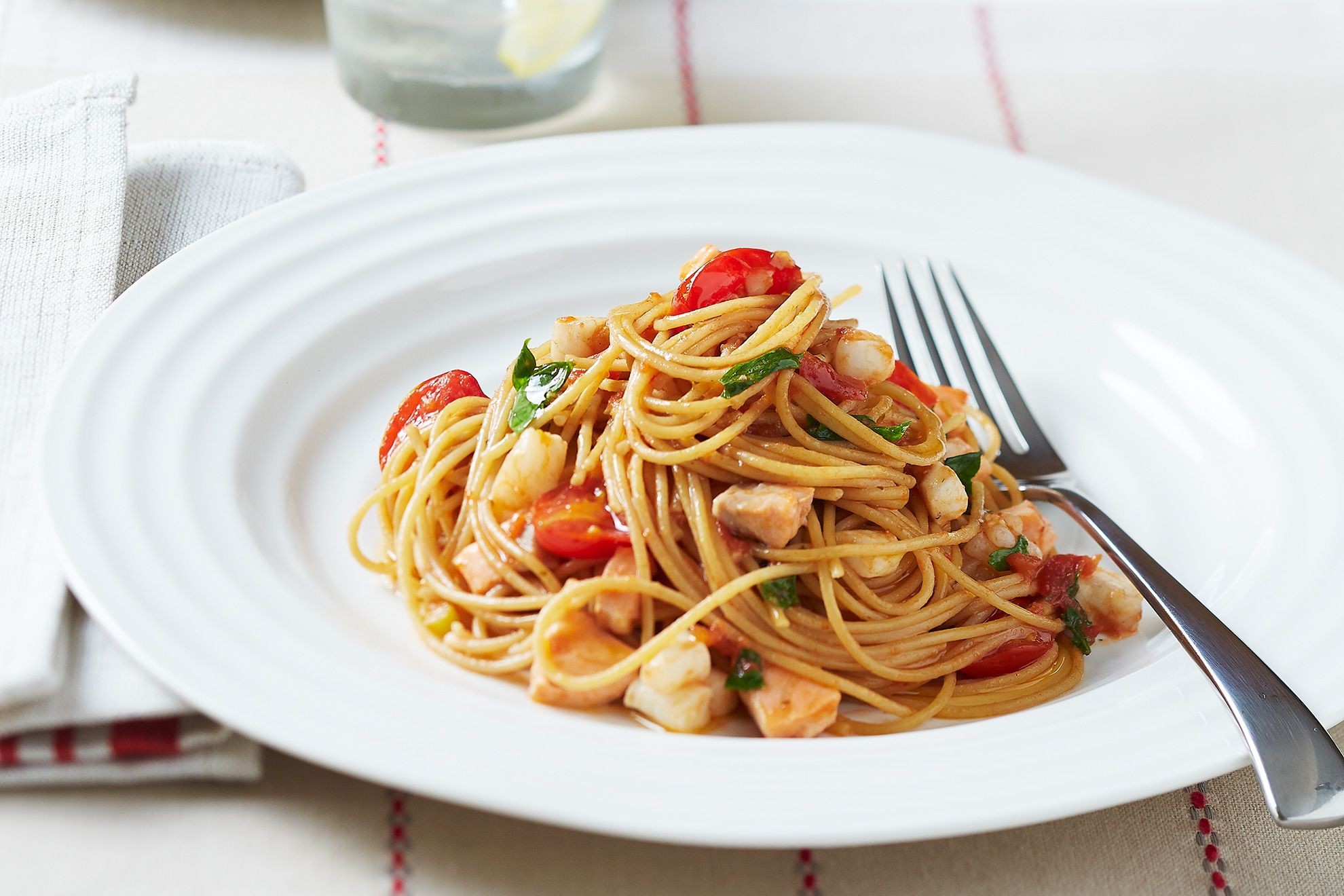 Wholegrain spaghetti with seafood and arrabbiata sauce