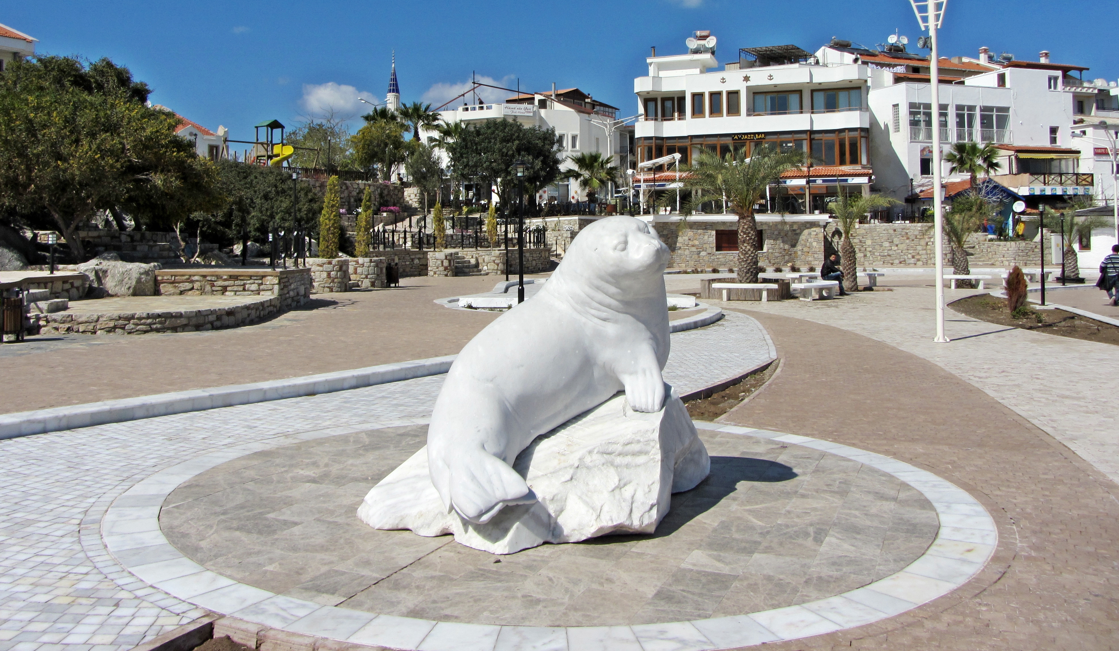 Seal statues photo