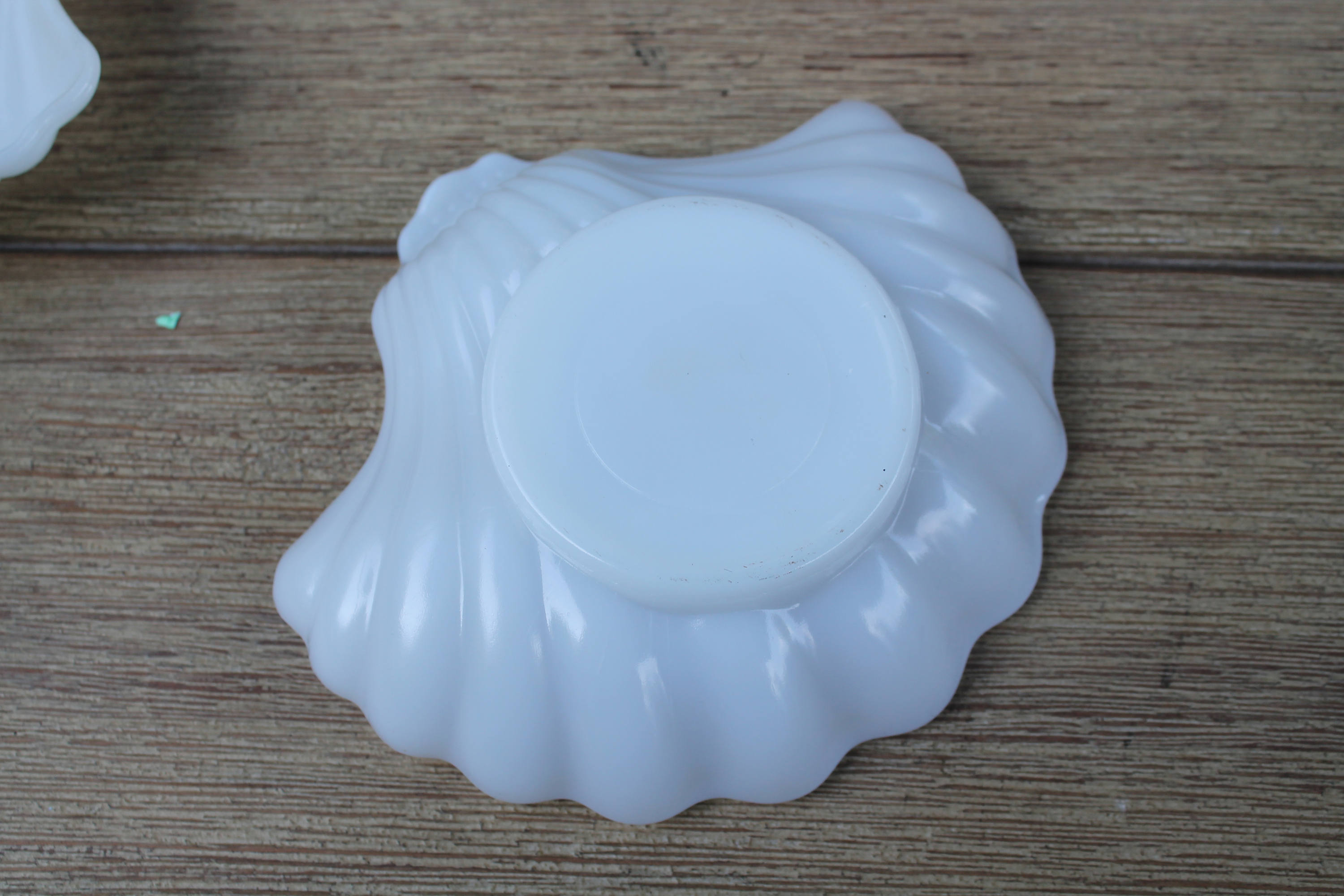 Shell Dishes // Milk Glass White Sea Shell Soap Dish // Jewelry Dish ...