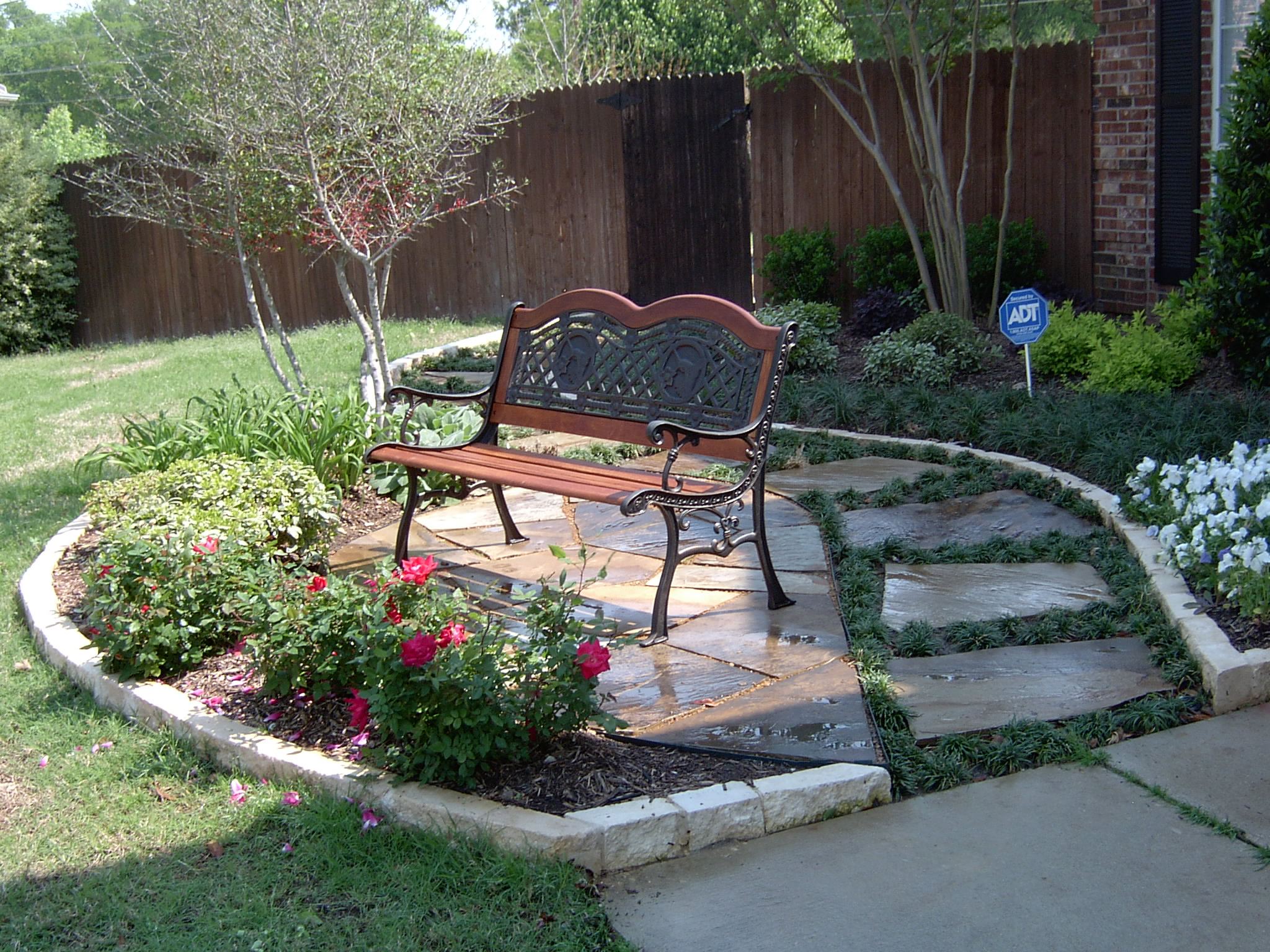 Garden Ideas for Patio areas - Nice Seating area In Your Front Yard ...