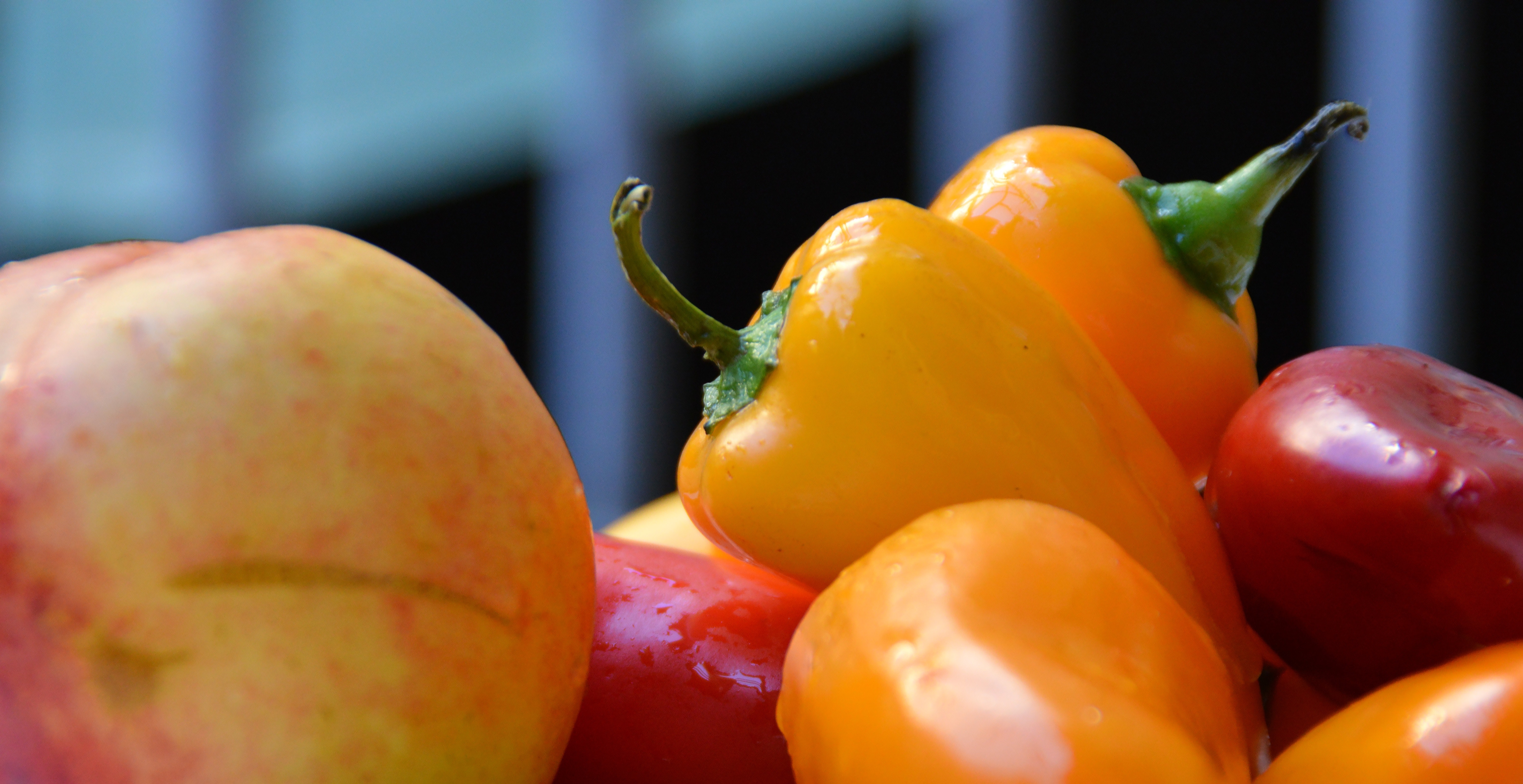 Selective focus photography of bell pepper