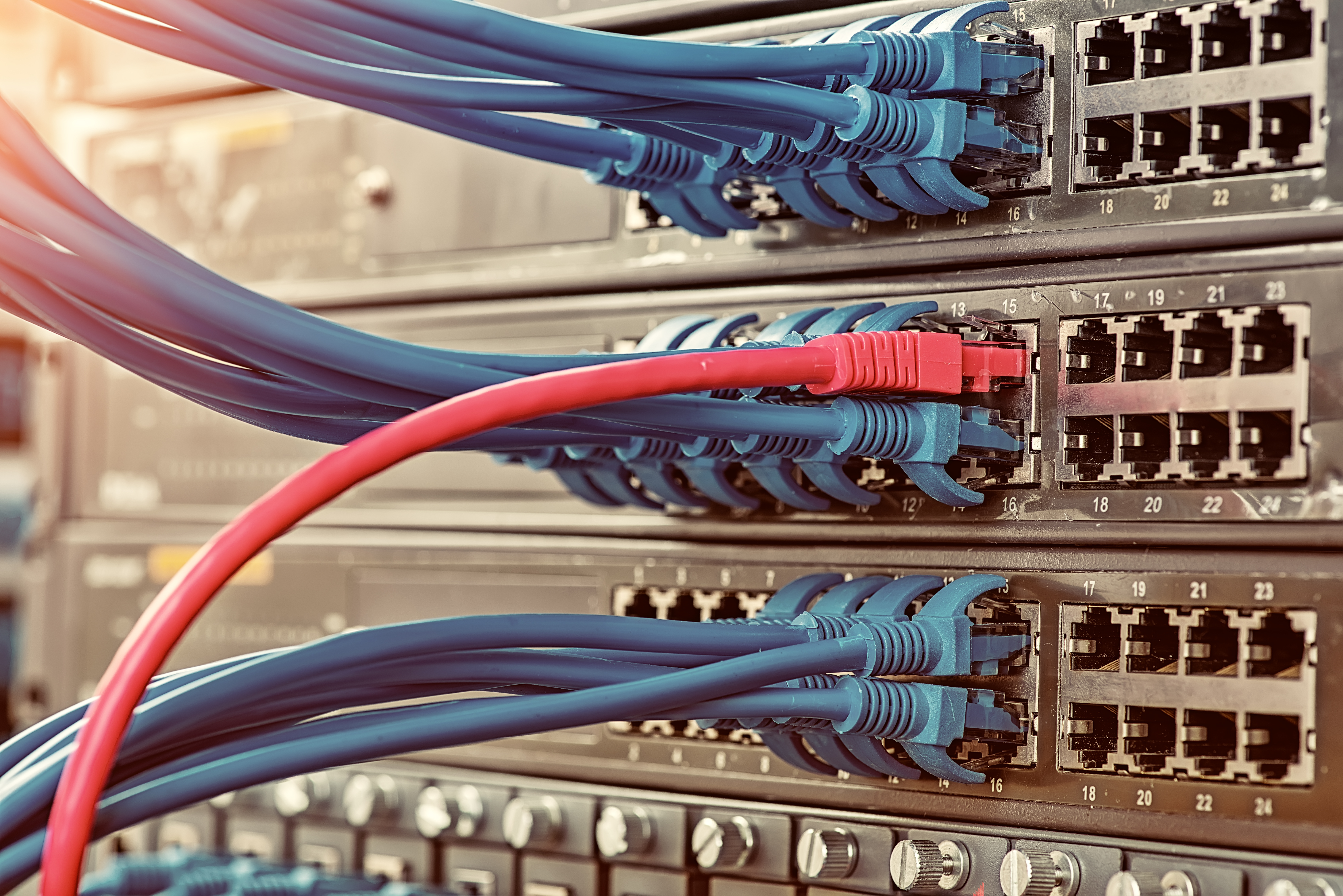 Learn About Ethernet Cables For Data Centers: Cat6 Or Fiber?