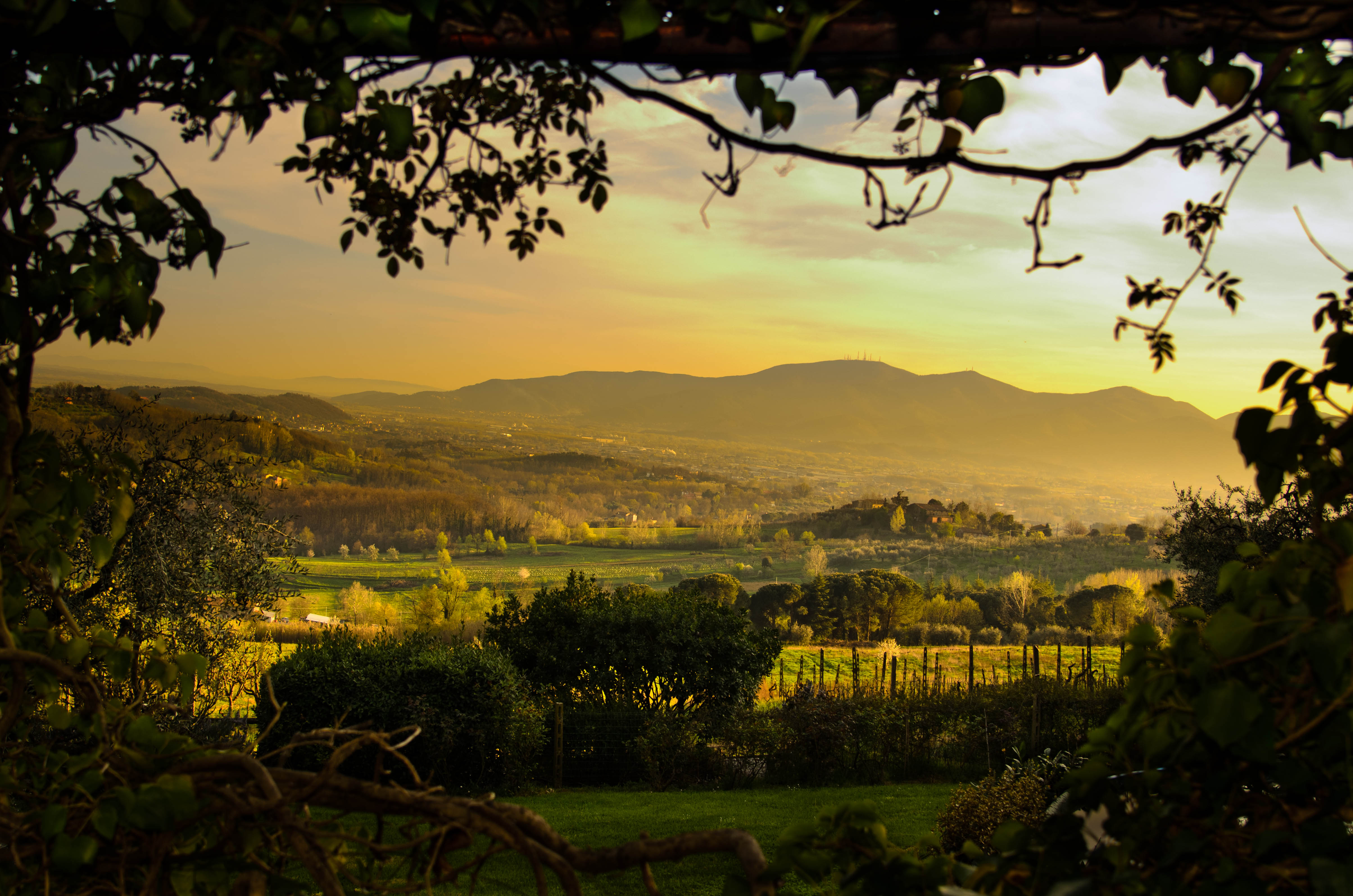 Setting sun over Tuscany Valley | photo page - everystockphoto