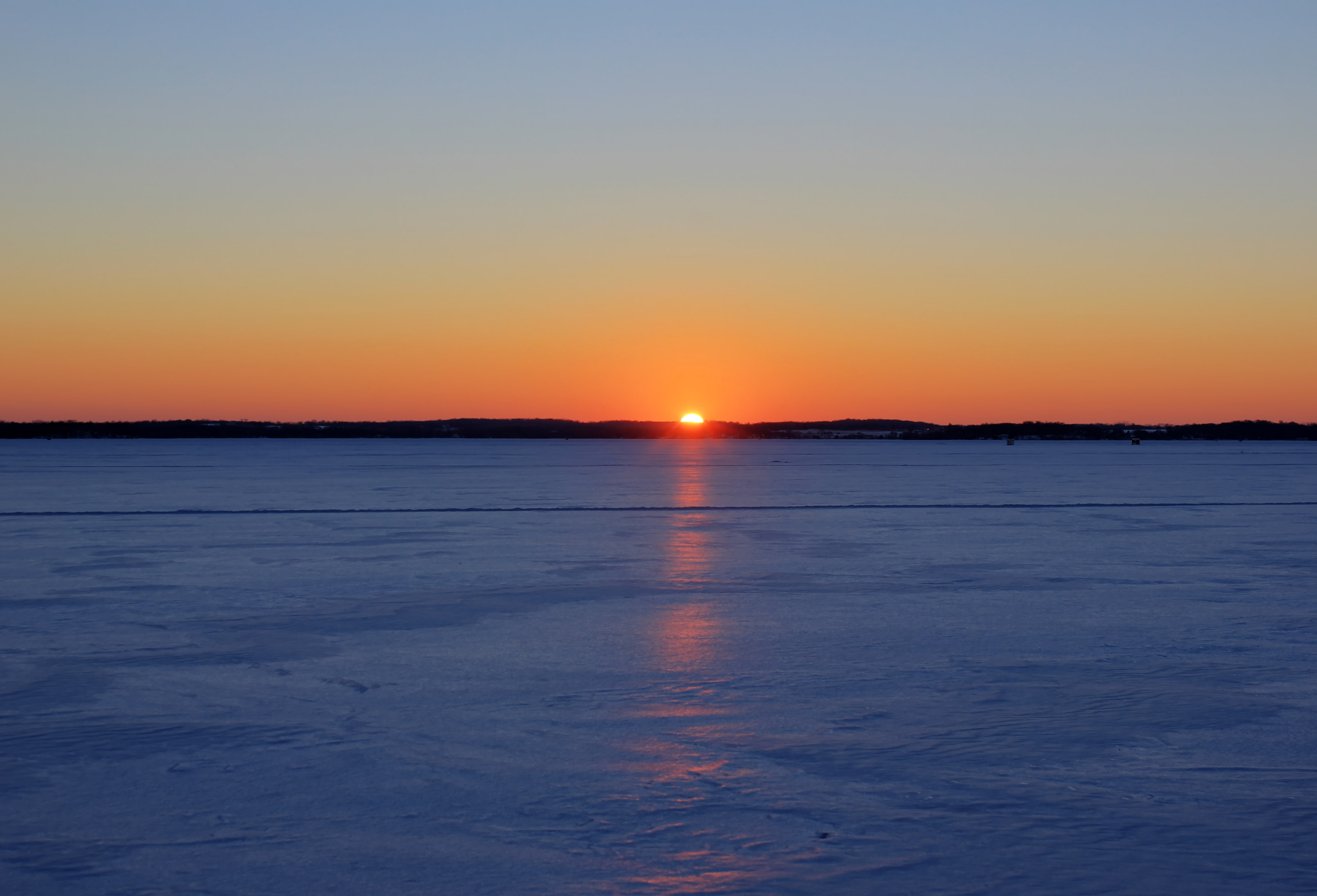 Setting sun at Lake Kegonsa State Park, Wisconsin image - Free stock ...