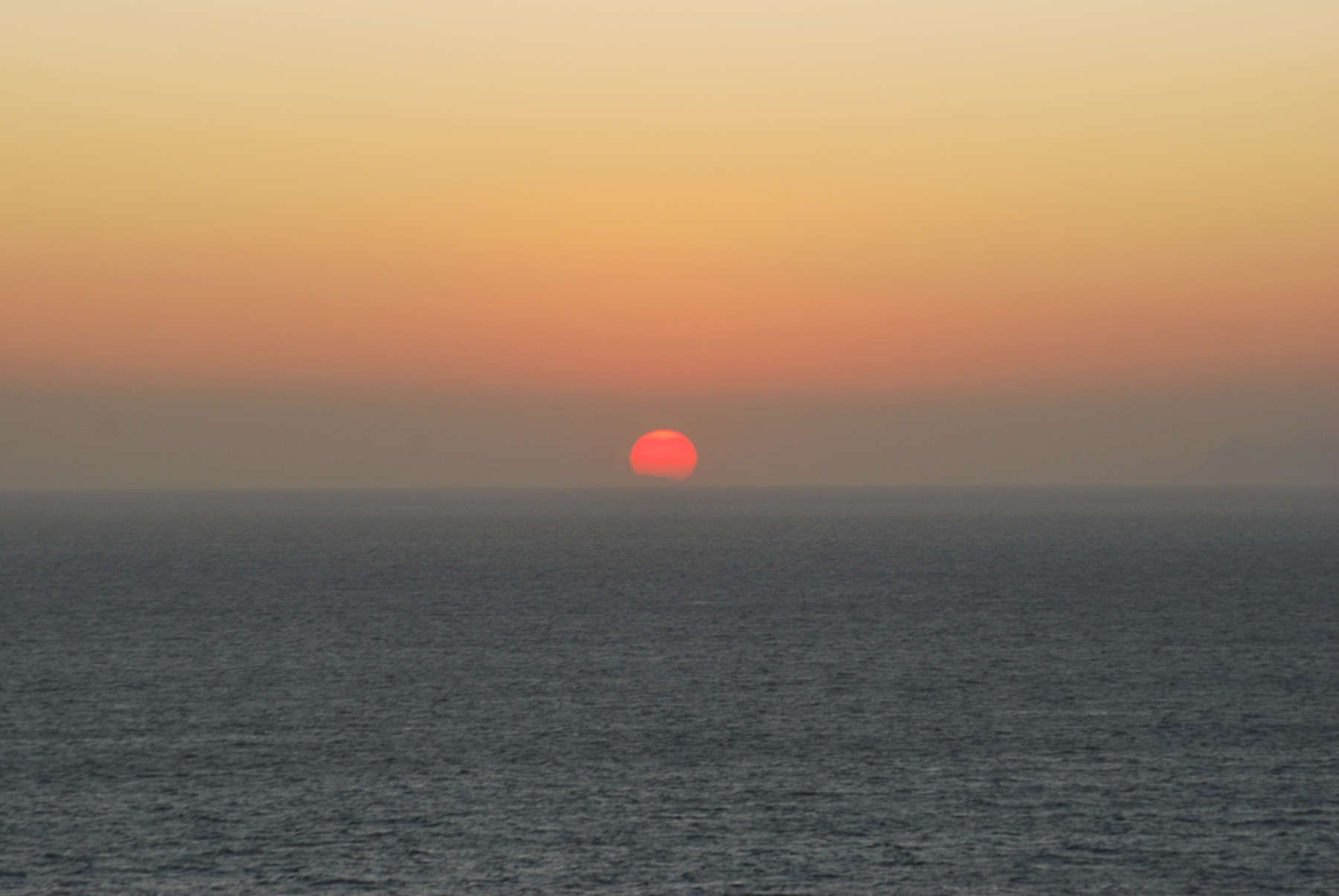 Closeup of the setting sun in Santorini | Hemant Soreng's Photography