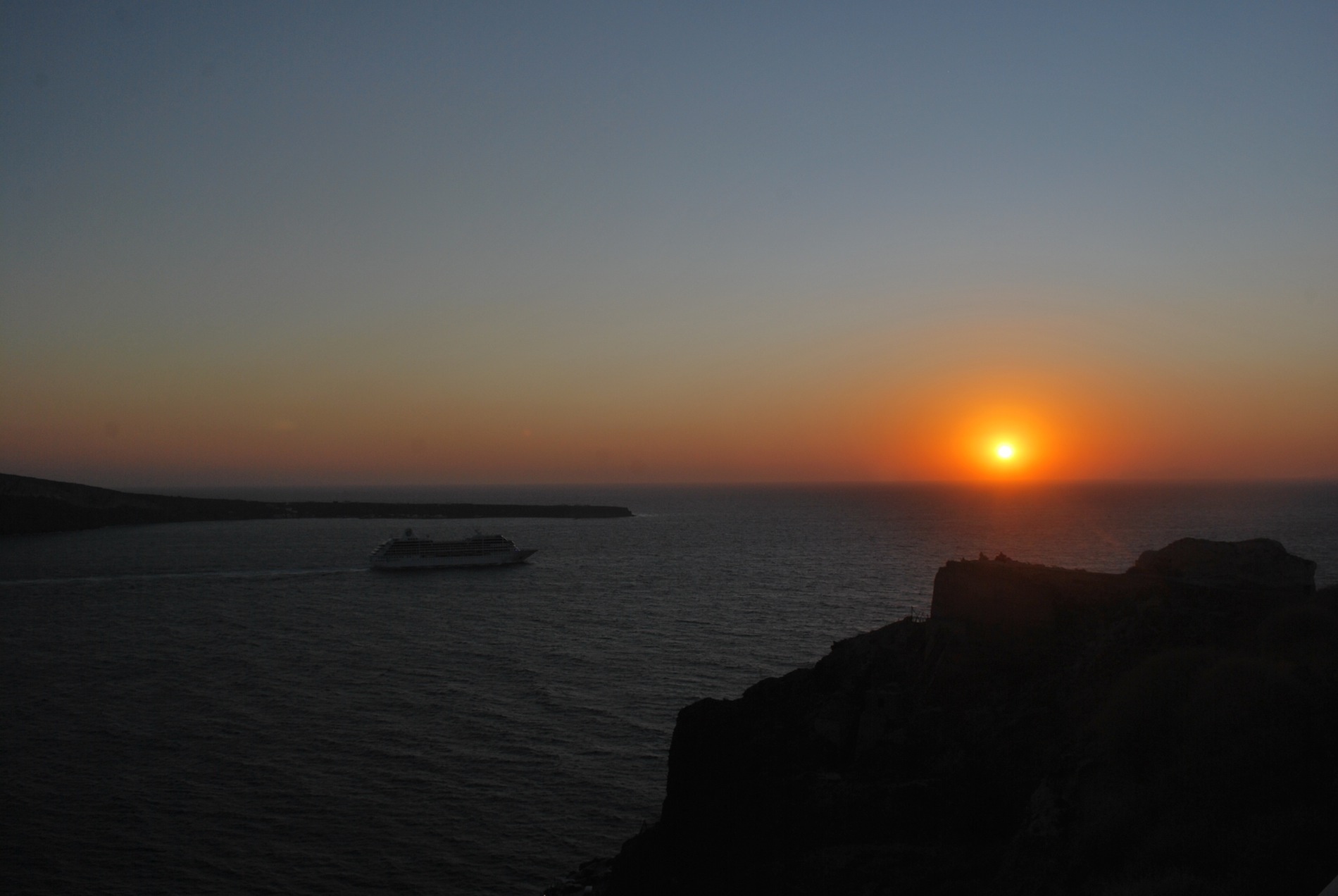 Ship approaches the setting sun in Santorini | Hemant Soreng's ...