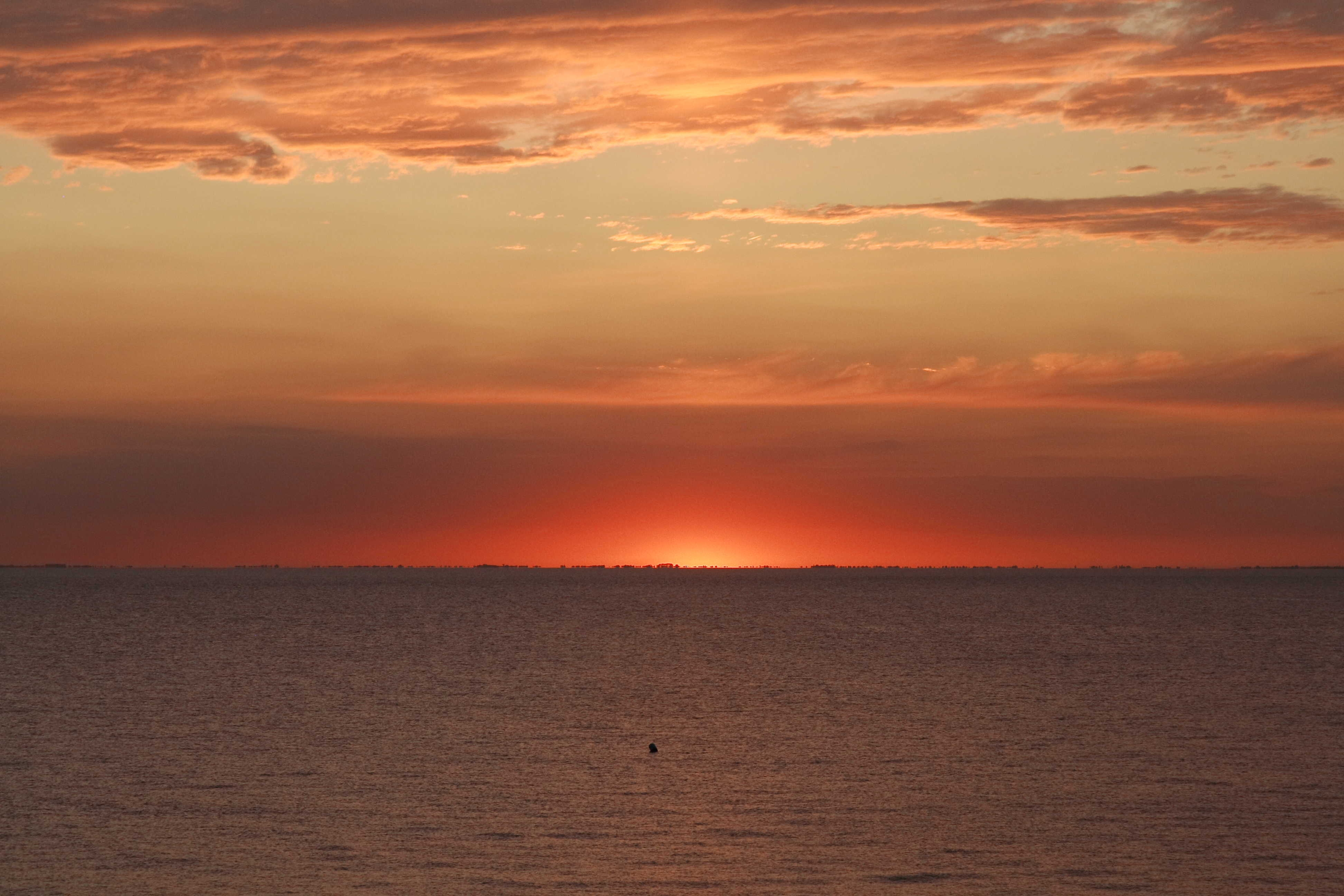 Photo's of a Setting Sun Over a Western Sea | mainscough