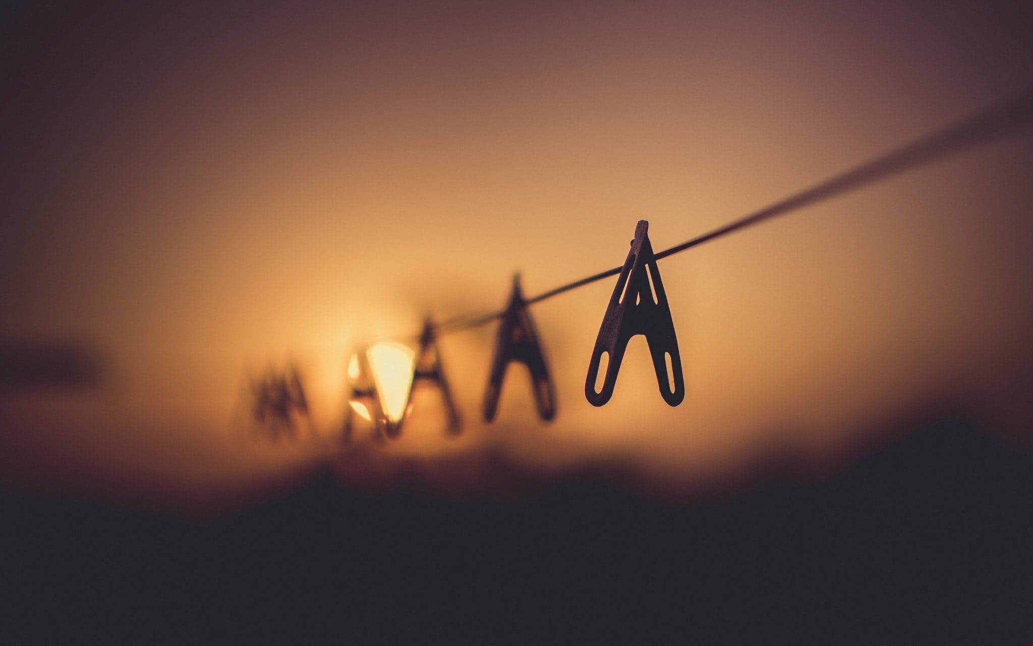 Shallow Focus Photography of Wooden Clothes Clip on Clothes String Rack, Art, Line, Sunrise, Sun, HQ Photo