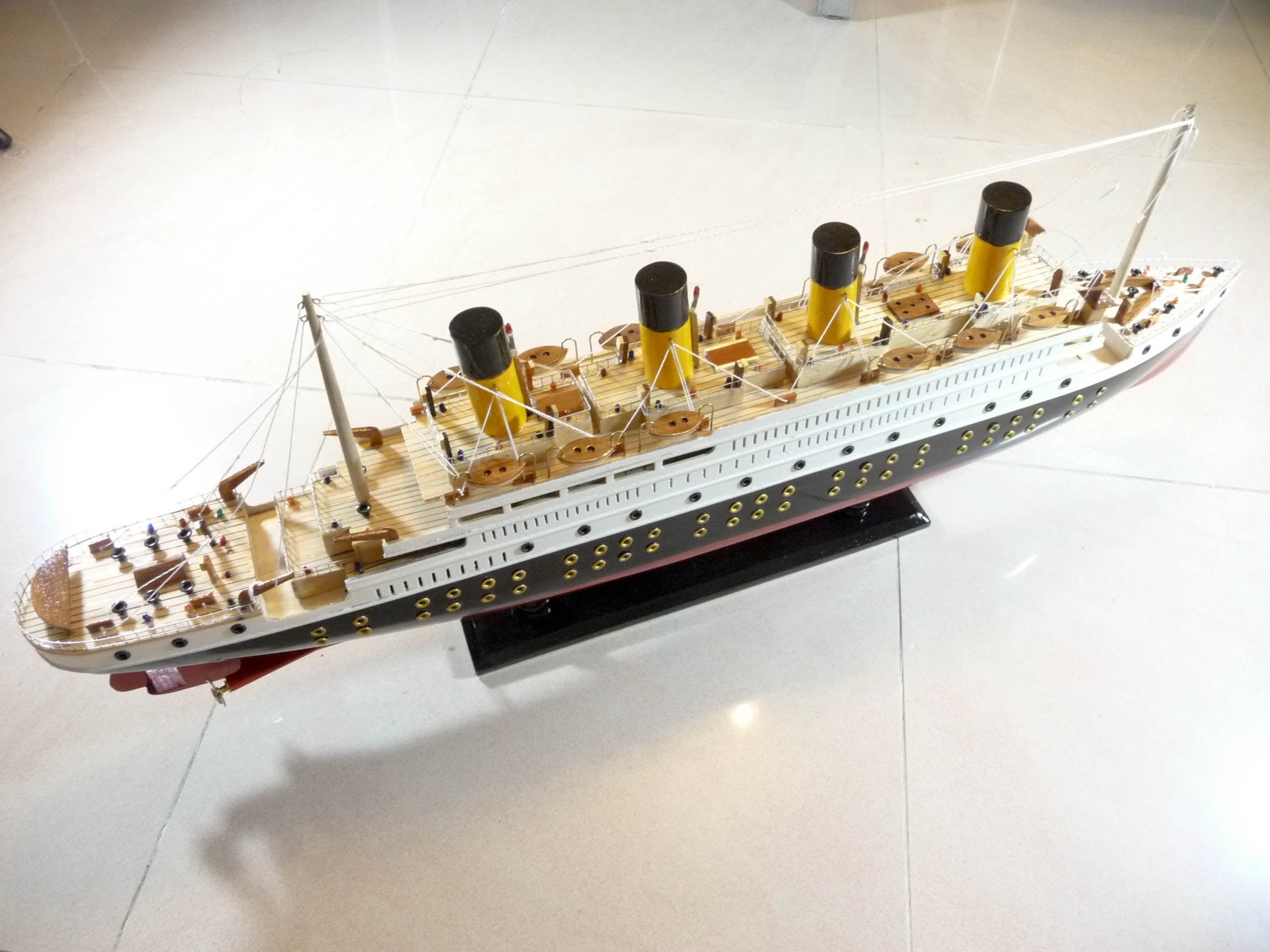 titanic model DISPLAY BOAT WOODEN LIGHTS HANDCRAFTED model ships ...
