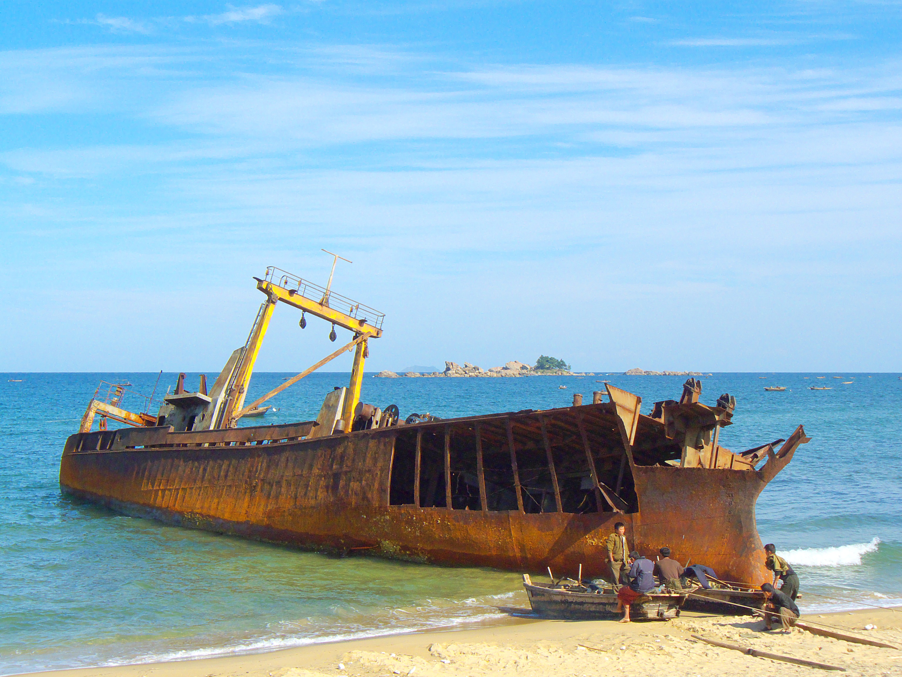 File:Shipwreck on the beach in Kangwon-do 1.jpg - Wikimedia Commons