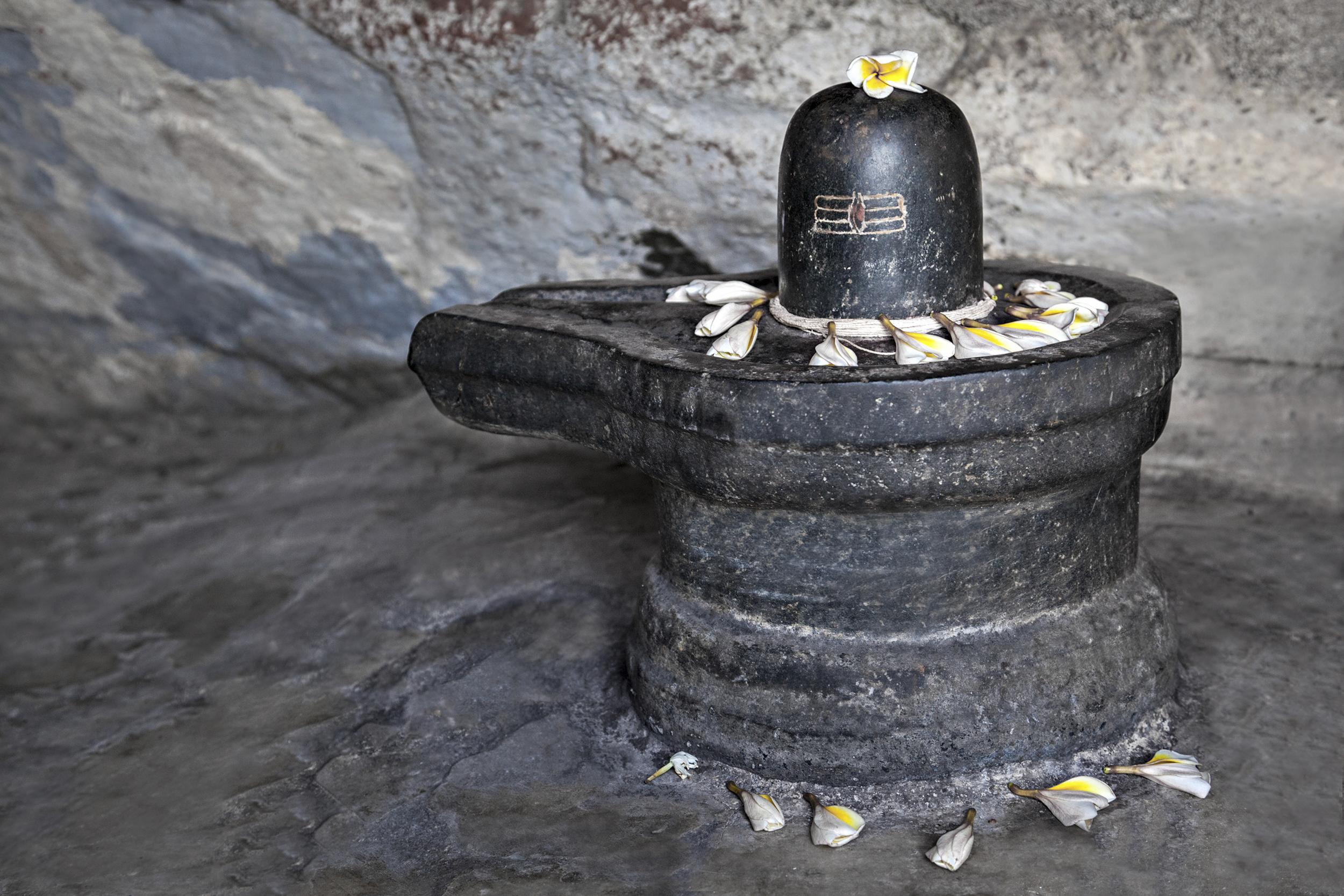 How To Worship Shiva Lingam At Home - 5 steps