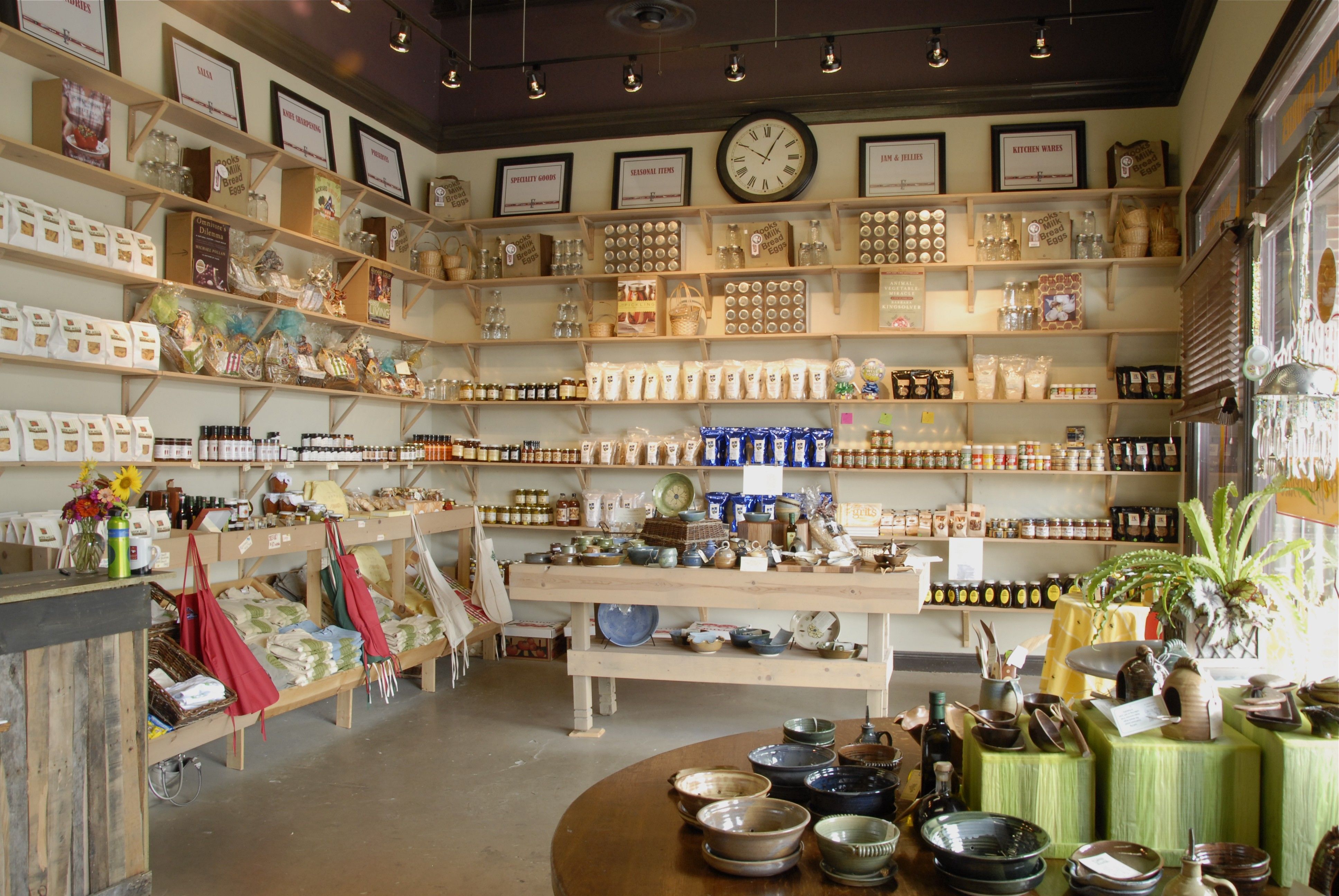We need a store like this!! -Poppy | Chantal | Pinterest | Store ...