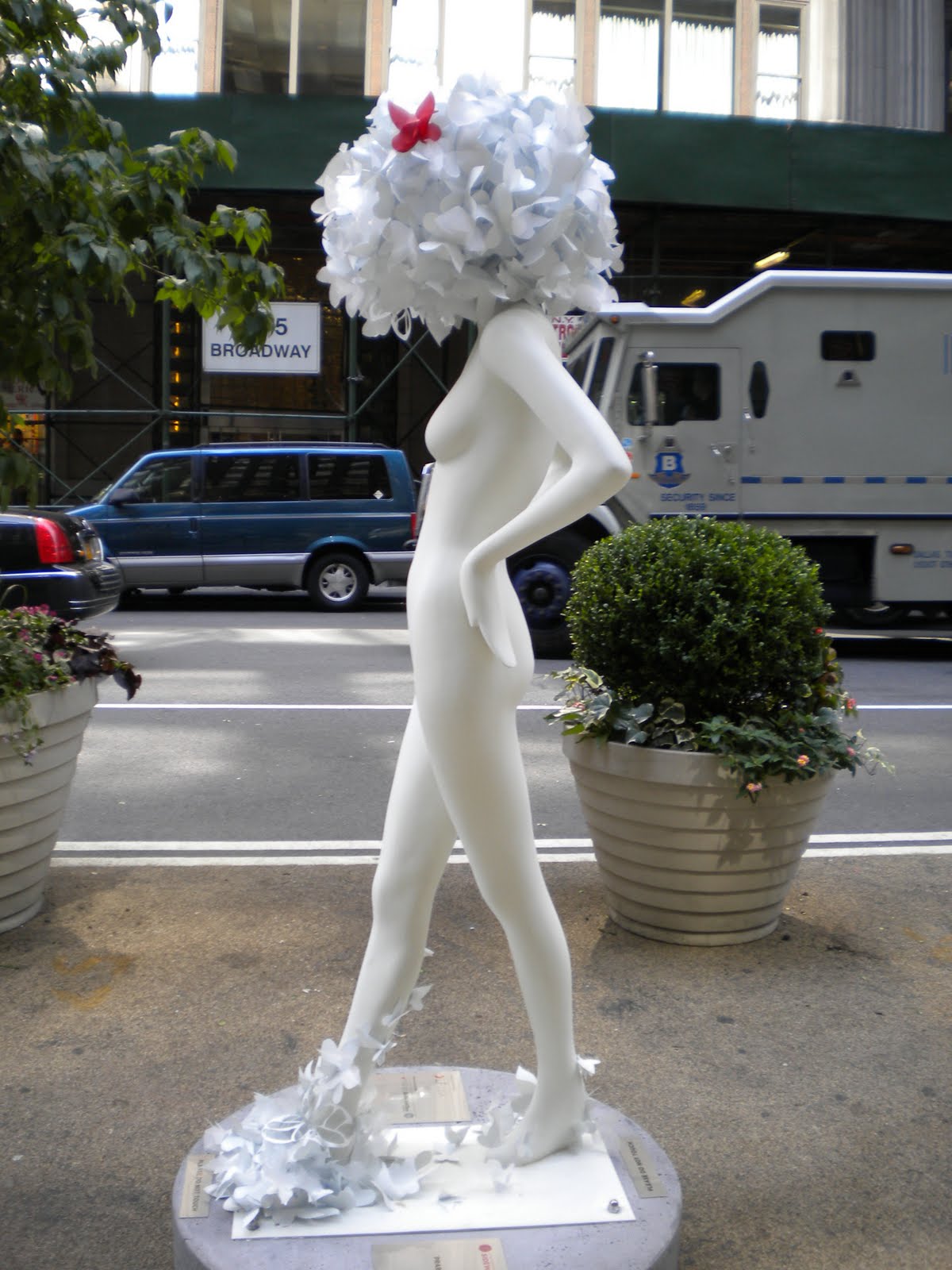 Finding Five: Sidewalk Catwalk: Meet the Mannequins