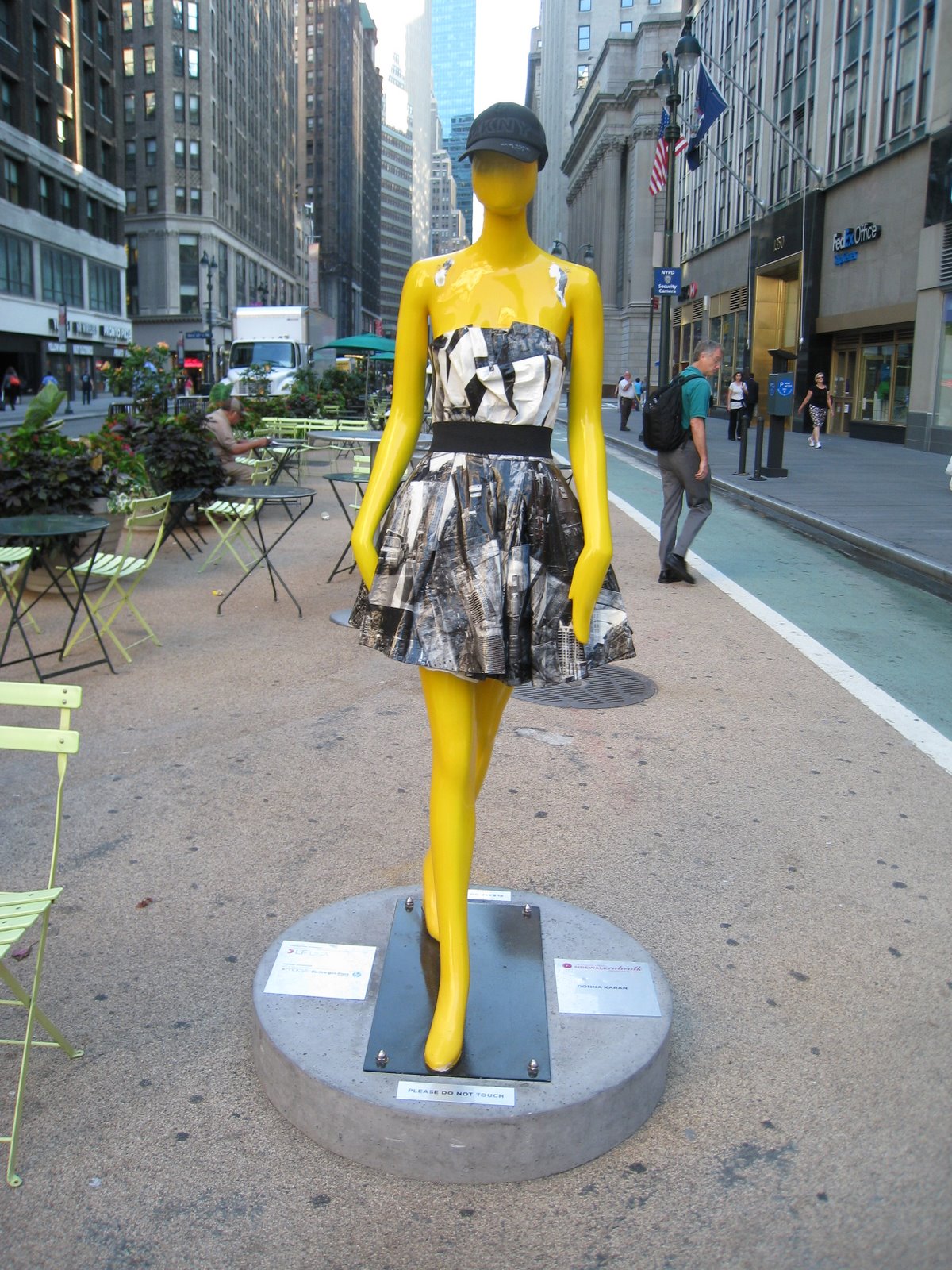Flooring The Consumer: Broadway Fashion Mannequins: NYC Catwalk!