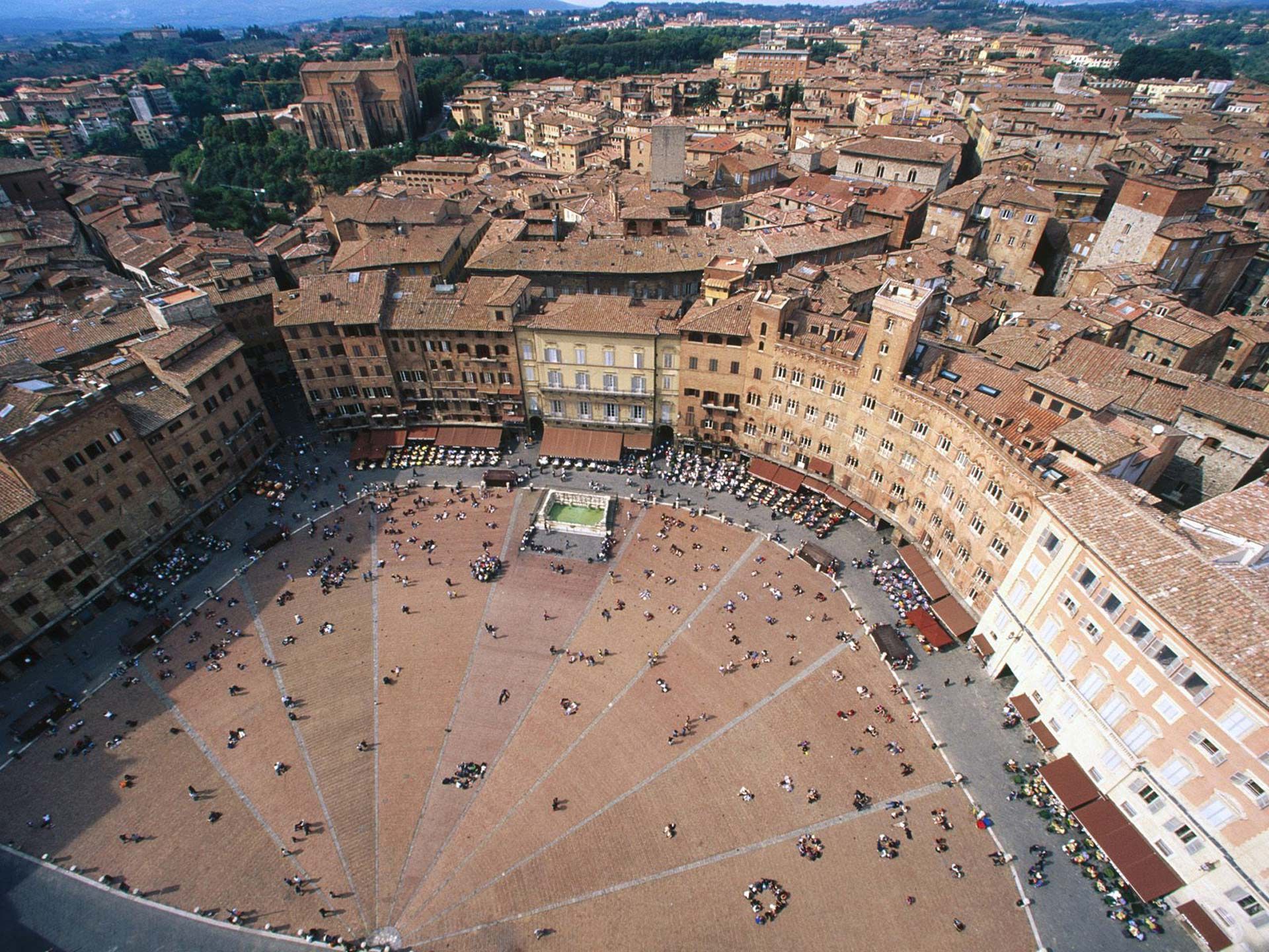 Piazza del Campo is the principal public space of Siena, Tuscany ...