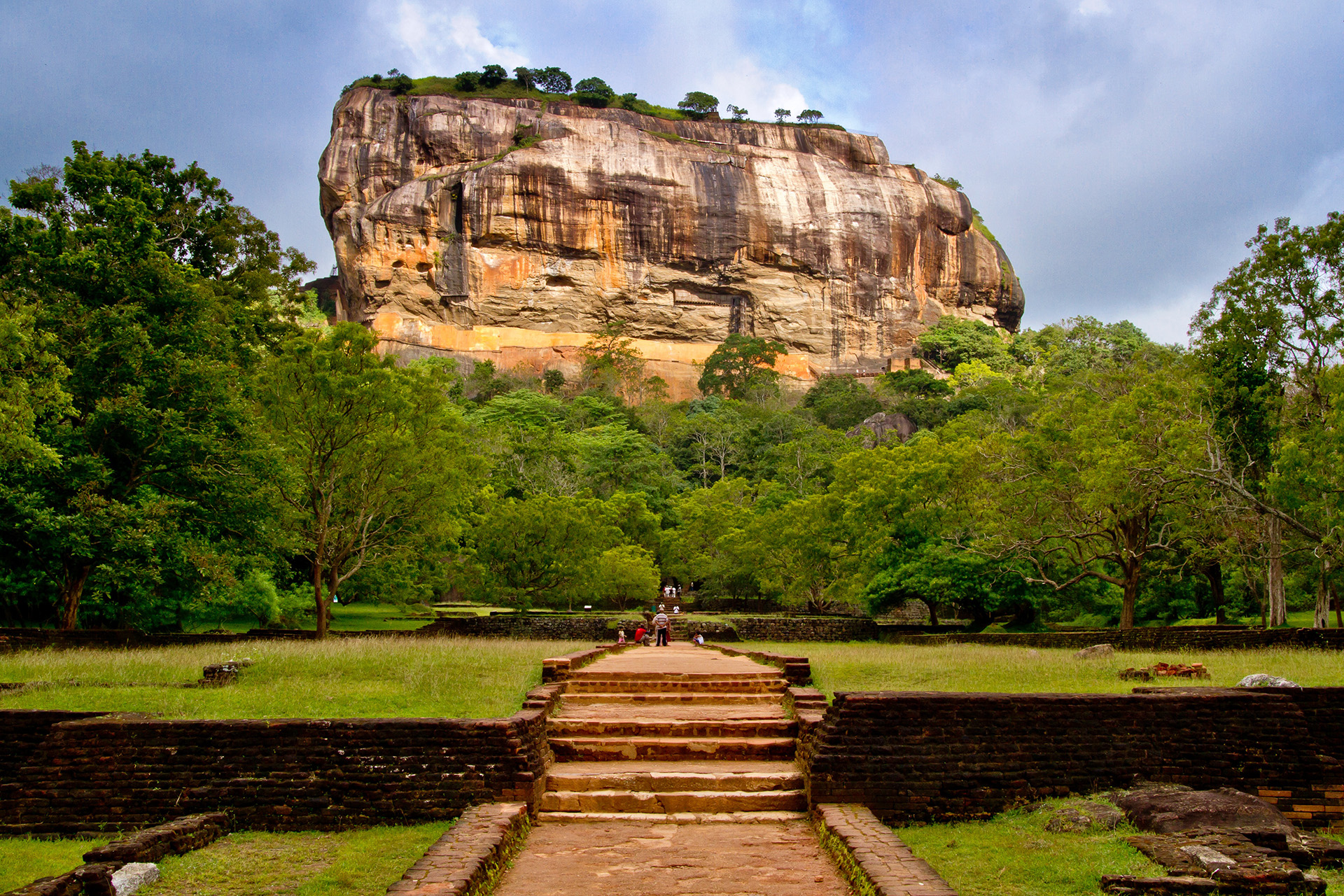Sigiriya Rock | Everything You Must Know [with 7 Proven Tips]