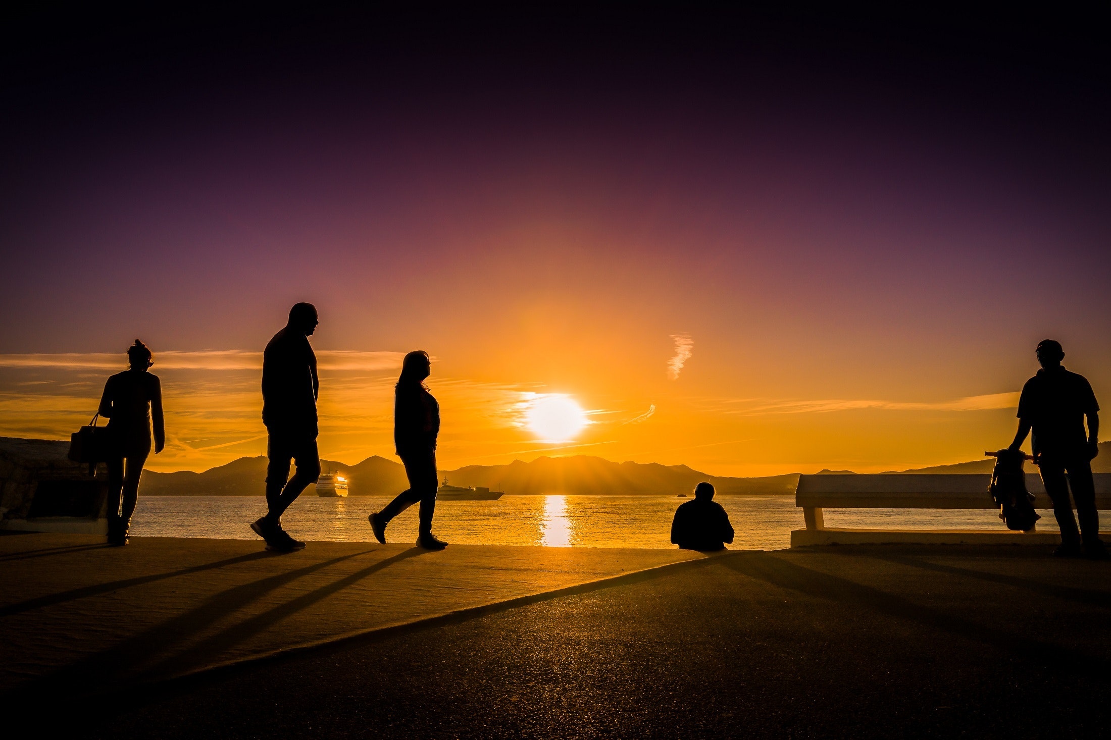 Silhouette Photography of People Near Body of Water, Backlit, Seascape, Water, Watching, HQ Photo
