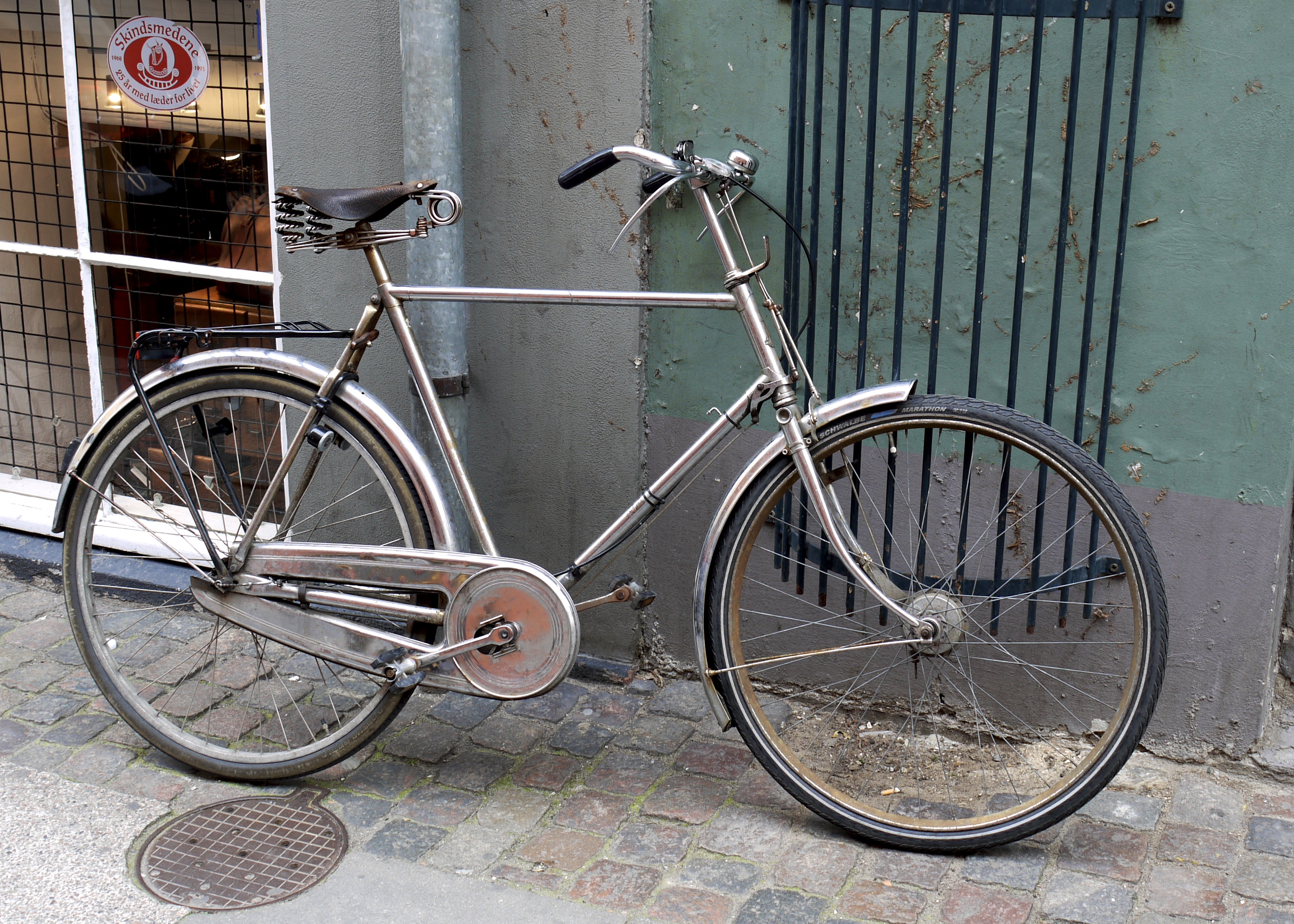 File:Silver bicycle.jpg - Wikimedia Commons