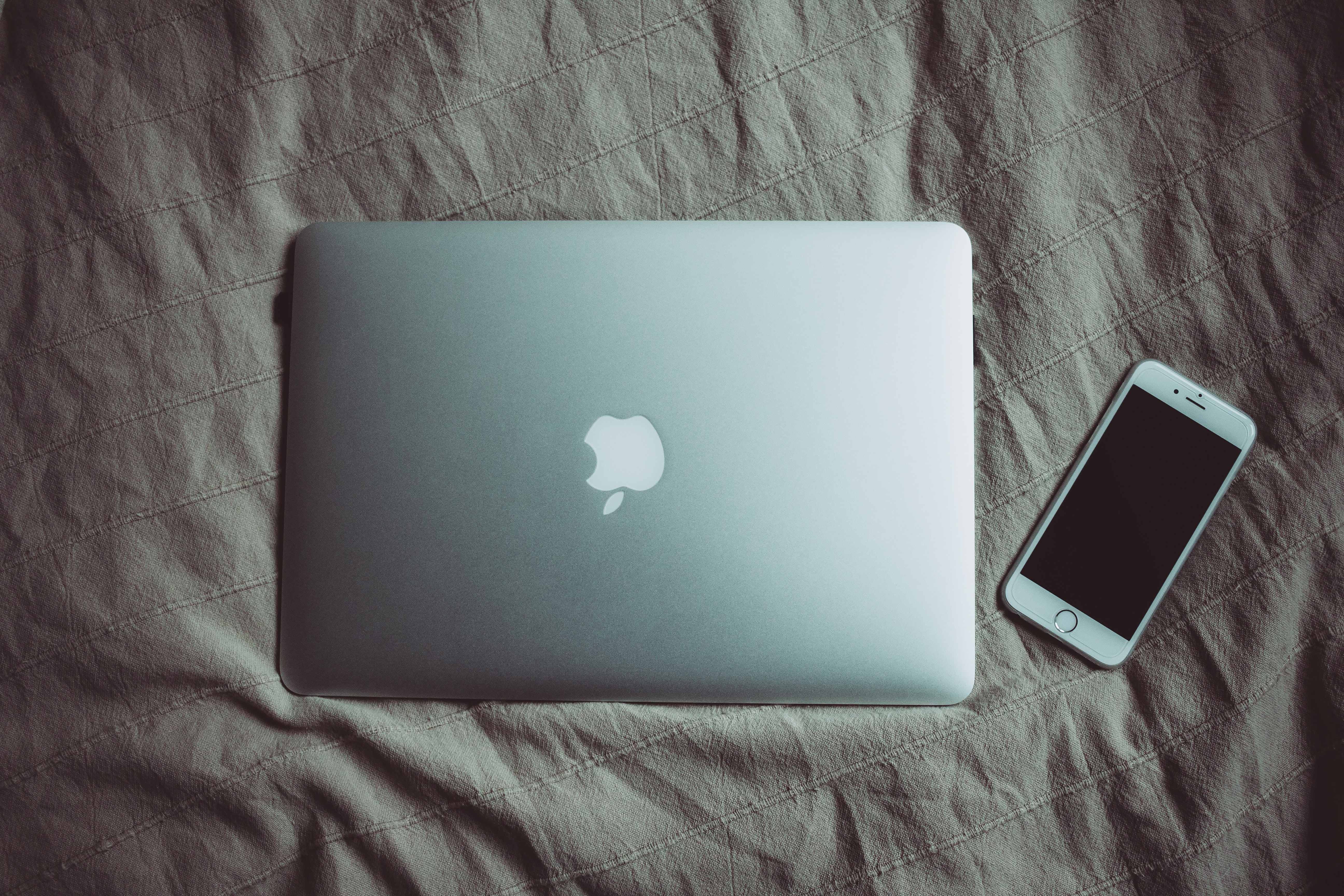 Silver Macbook Beside Silver Iphone 6, Apple, Bed, Cellphone, Close -up, HQ Photo