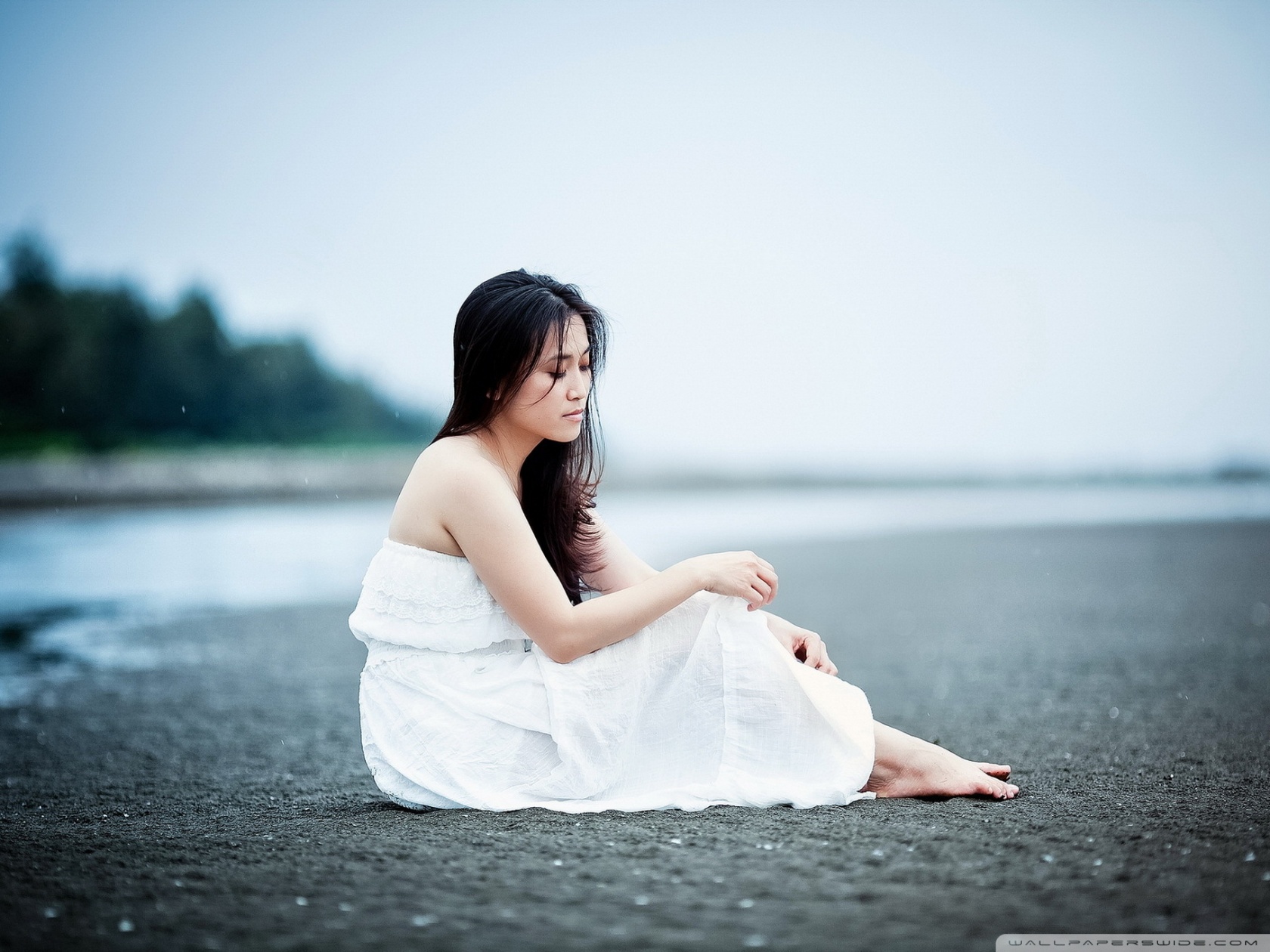 Girl Sitting On The Beach ❤ 4K HD Desktop Wallpaper for 4K Ultra HD ...