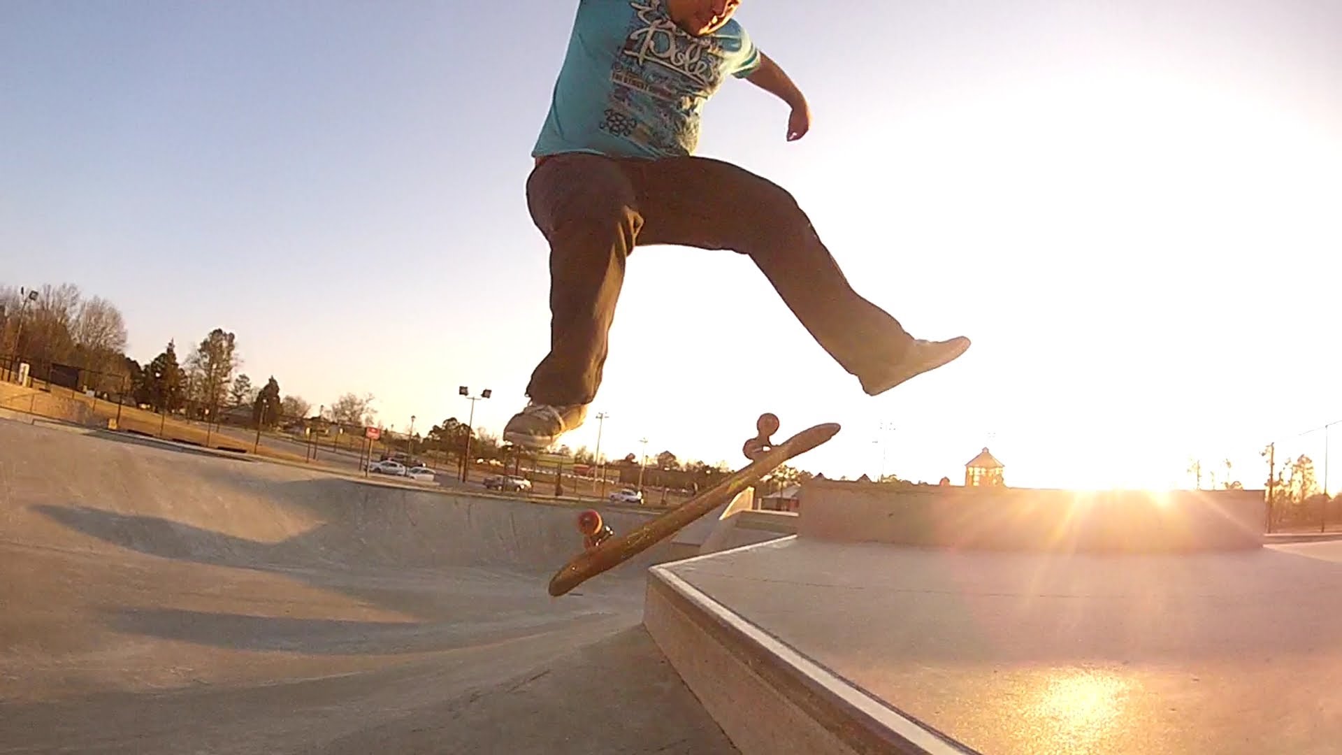 330lb Fat Guy Skateboarding 360-Flip, Grinds, Tricks - YouTube