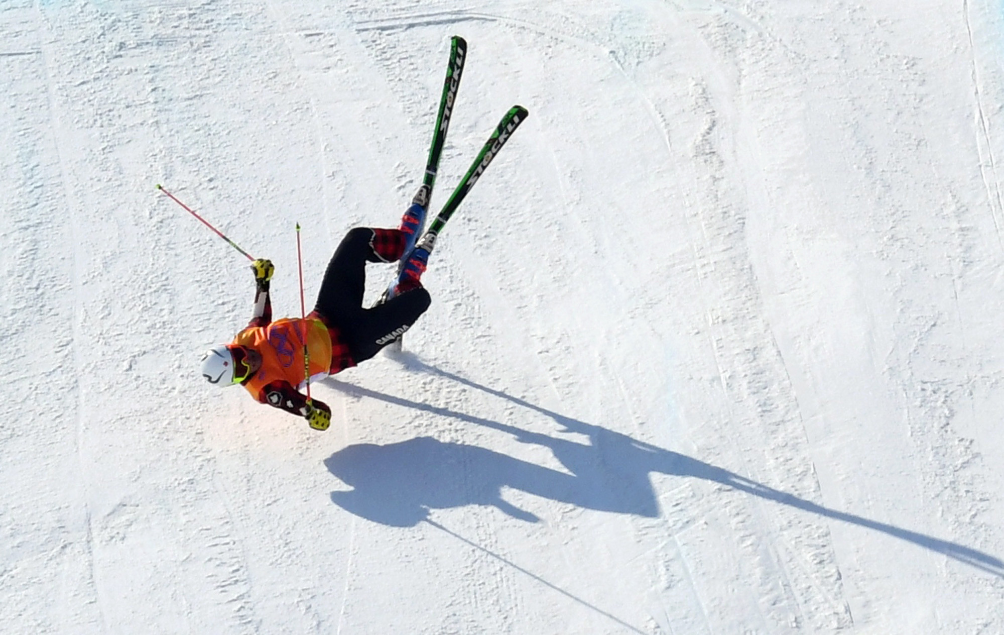Olympic skier breaks pelvis in horrifying 100-foot fall