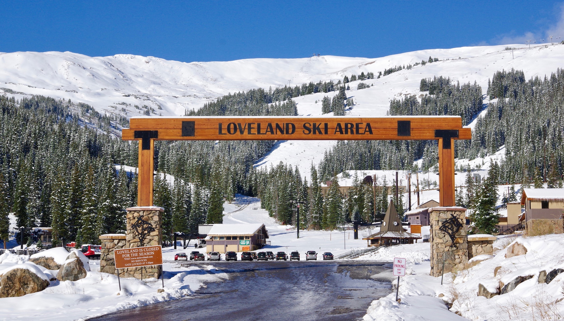 LovelandSkiAreaFrontSign - Loveland Ski Area :: Colorado Ski ...