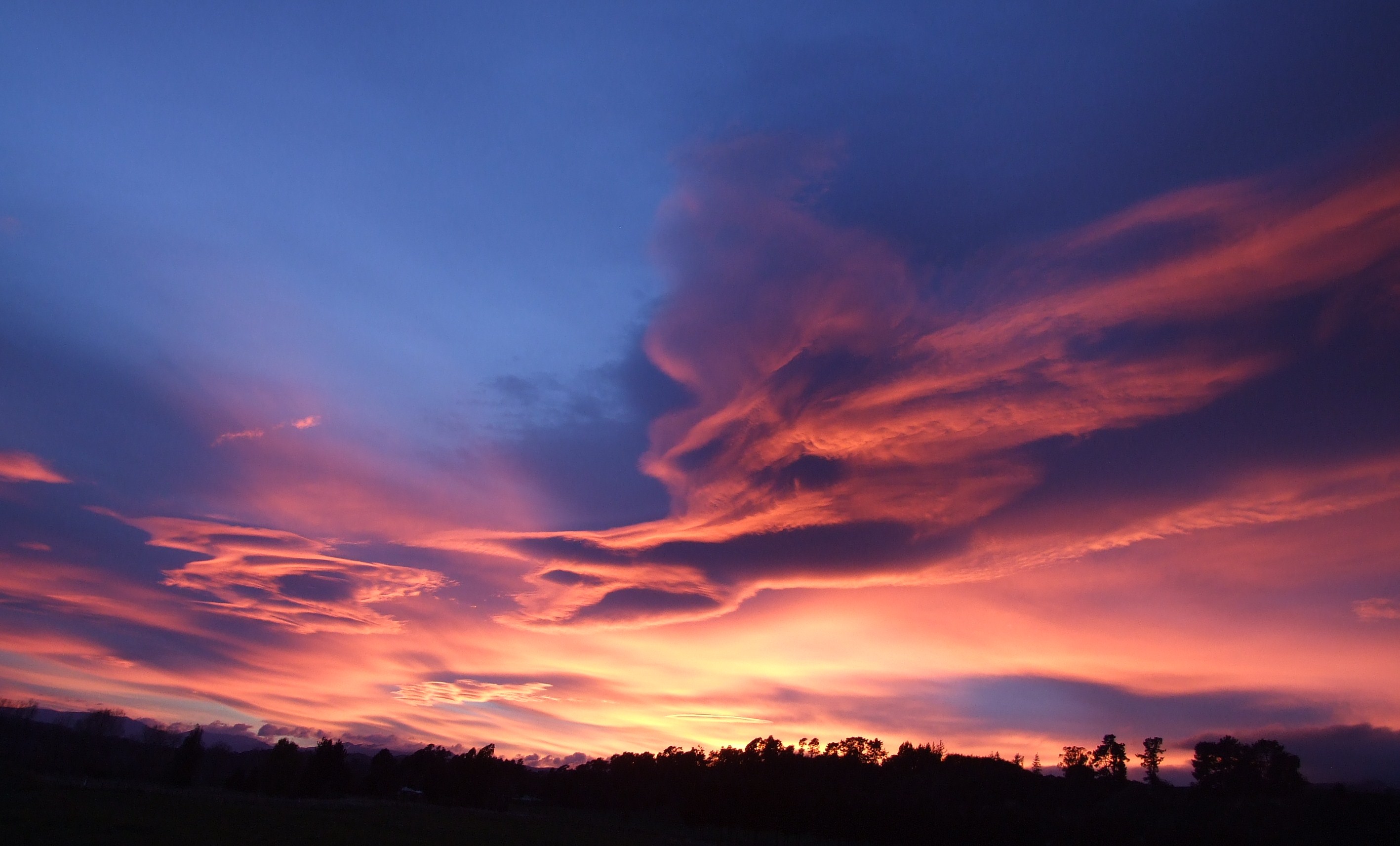 Full sky photo – red sky and picture clouds. | everysensory and Star Kin