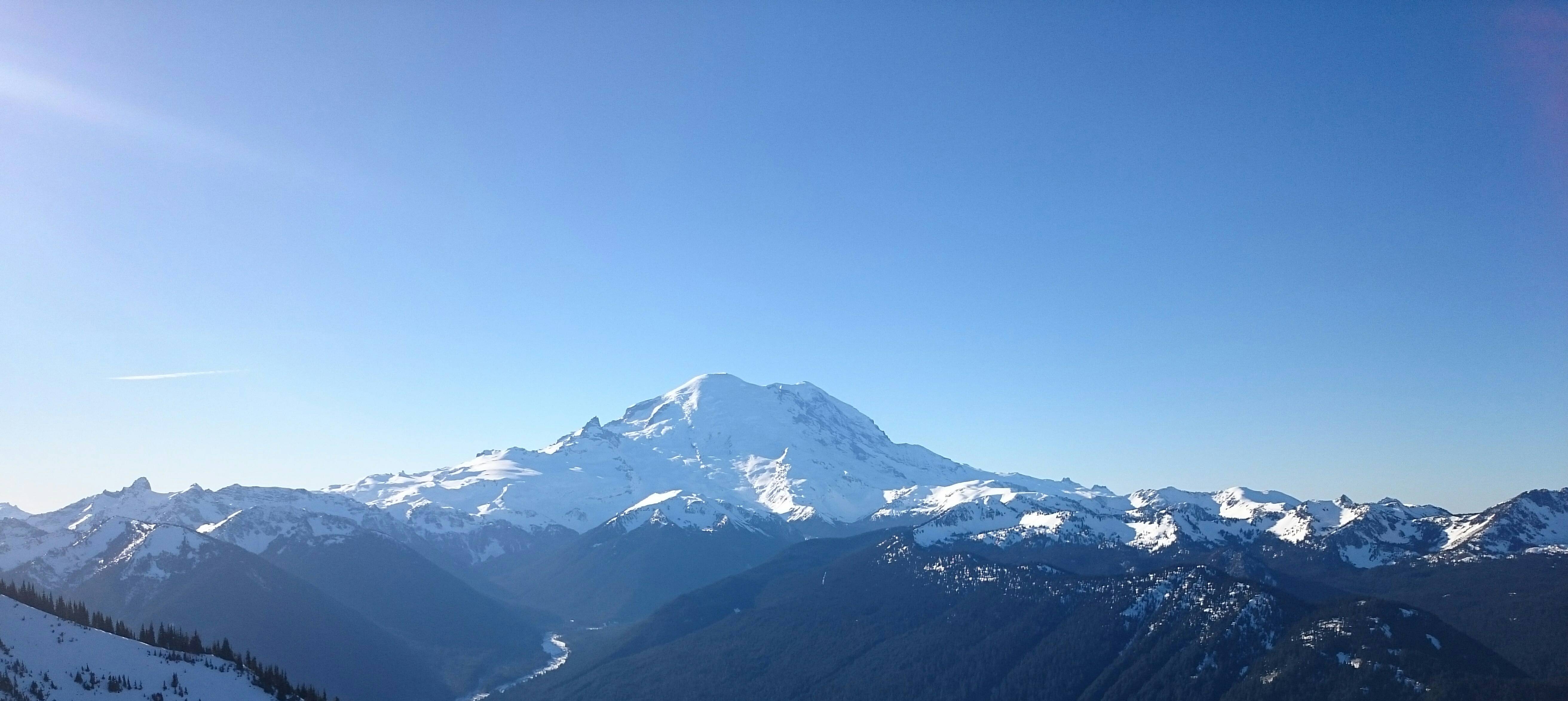 Gorgeous blue sky view of Mt. Rainier, WA. - Imgur