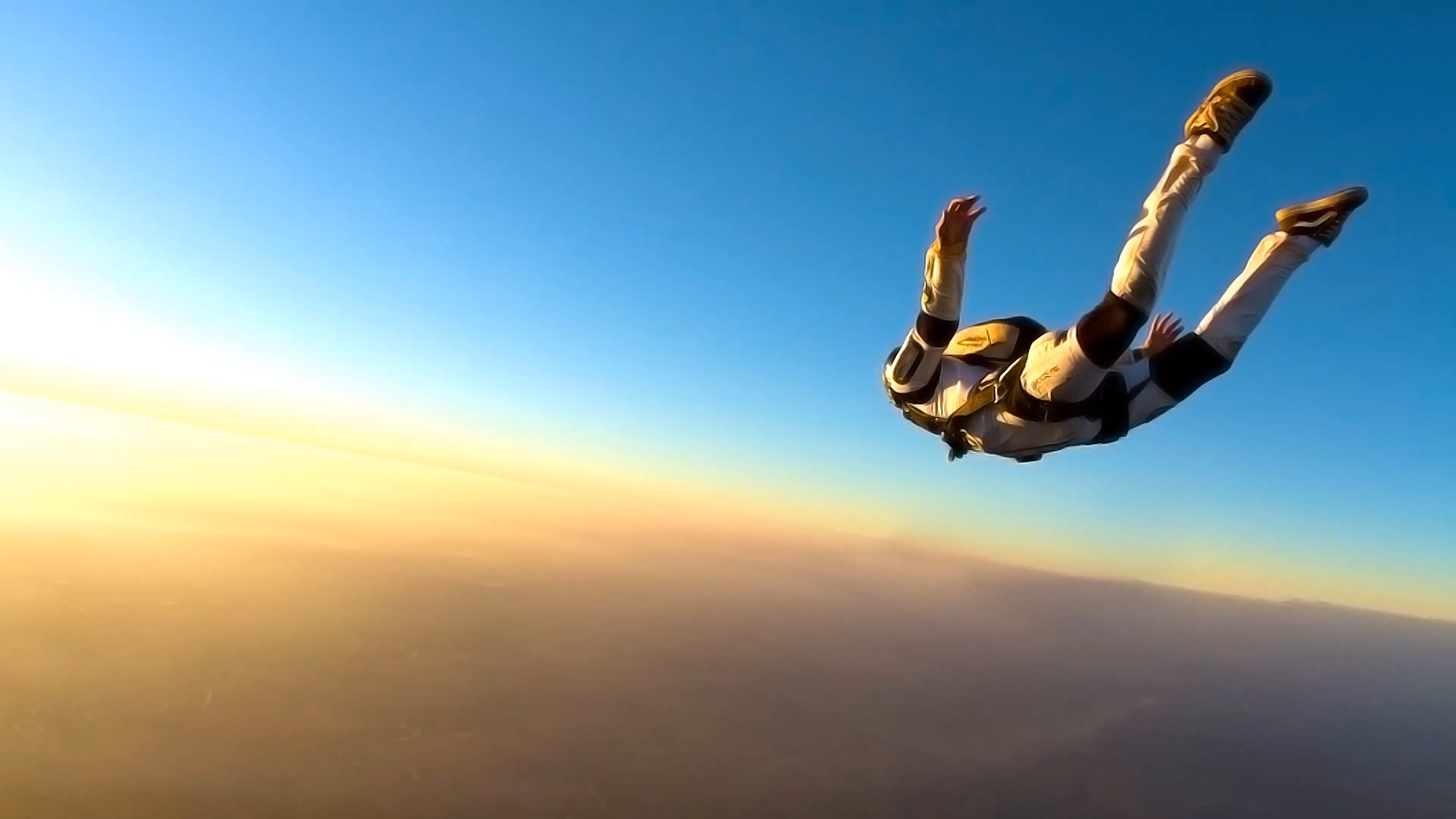 Area man dies in tragic skydiving accident after refusing to deploy ...