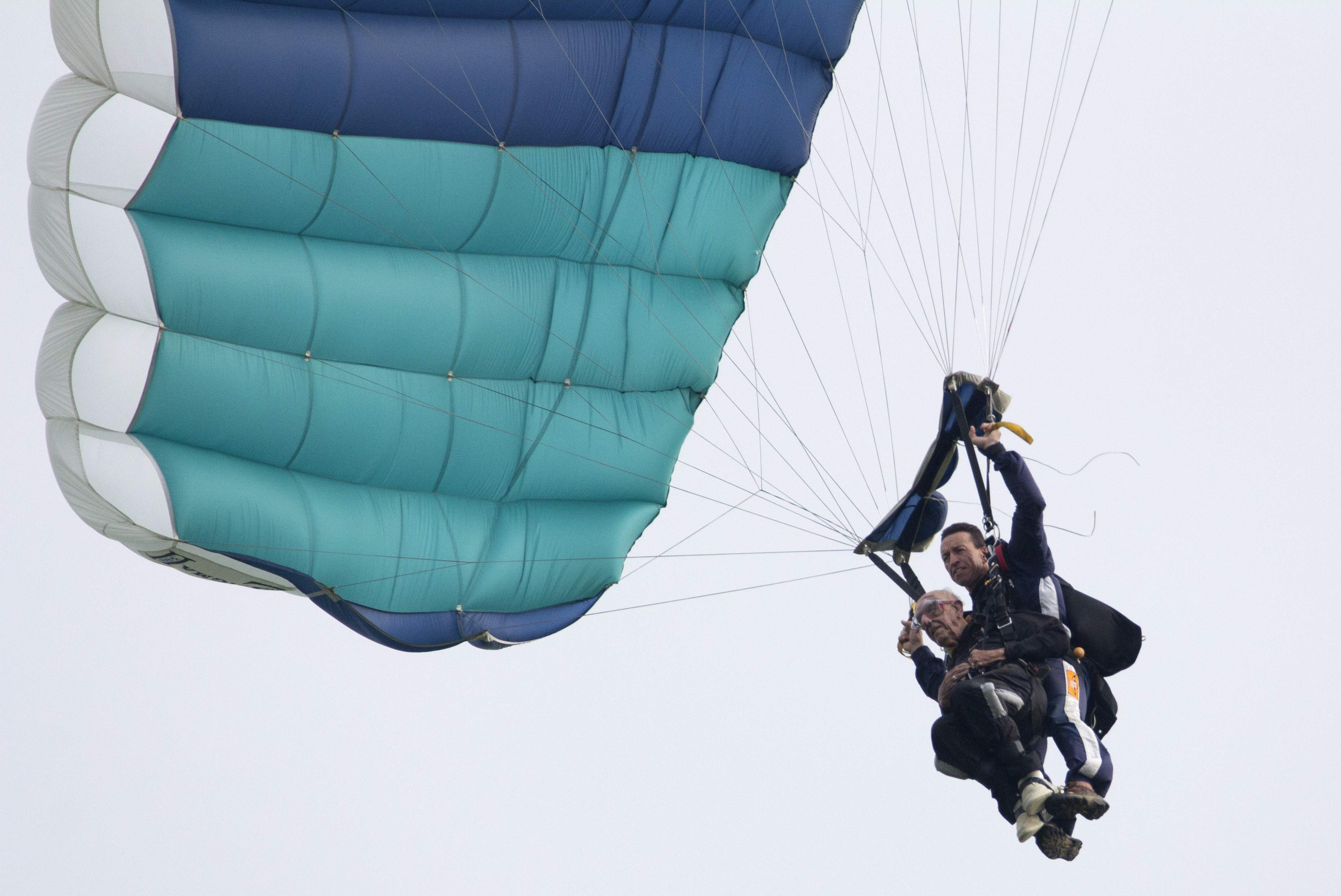 102-year-old breaks skydive record - New Jersey Herald -