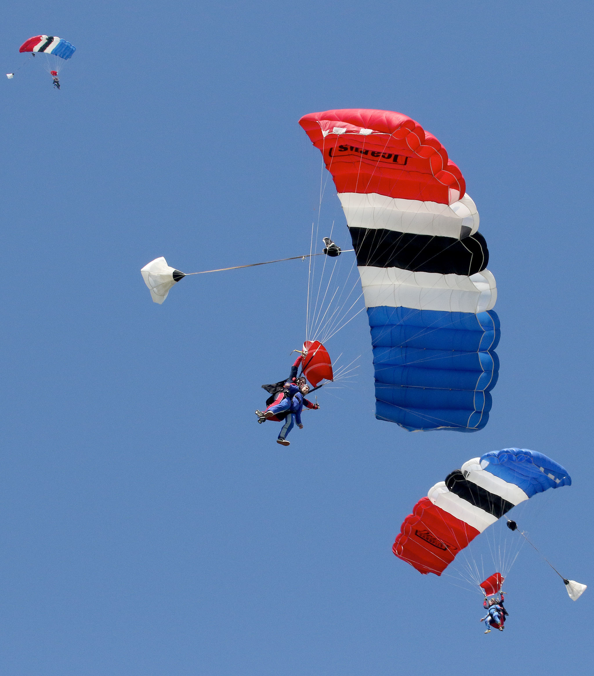 First-time skydiver takes the plunge from 13,000 feet over Snohomish ...