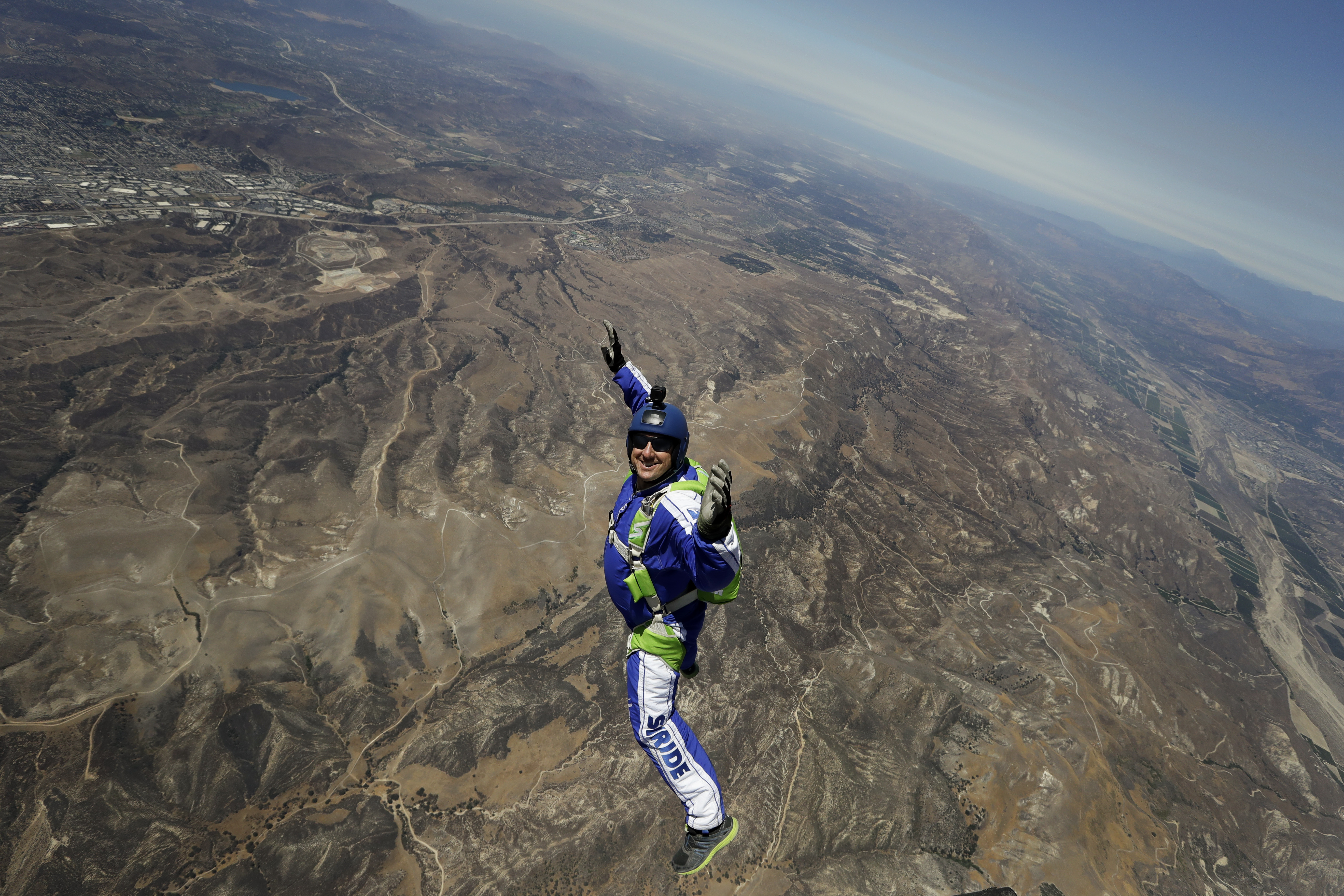 Los Angeles, CA - Skydiver Becomes First Person To Jump And Land ...