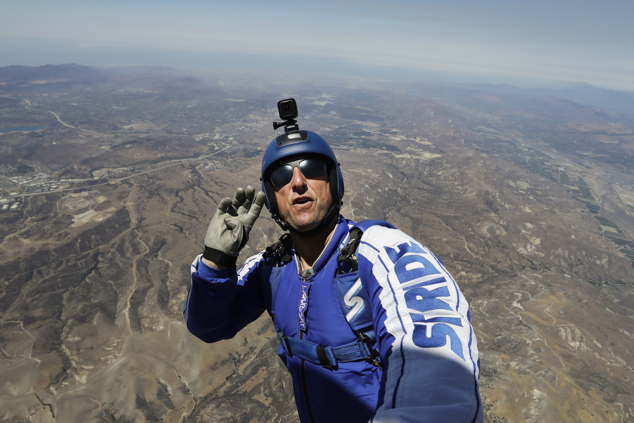 Skydiver becomes first to successfully jump and land without using a ...