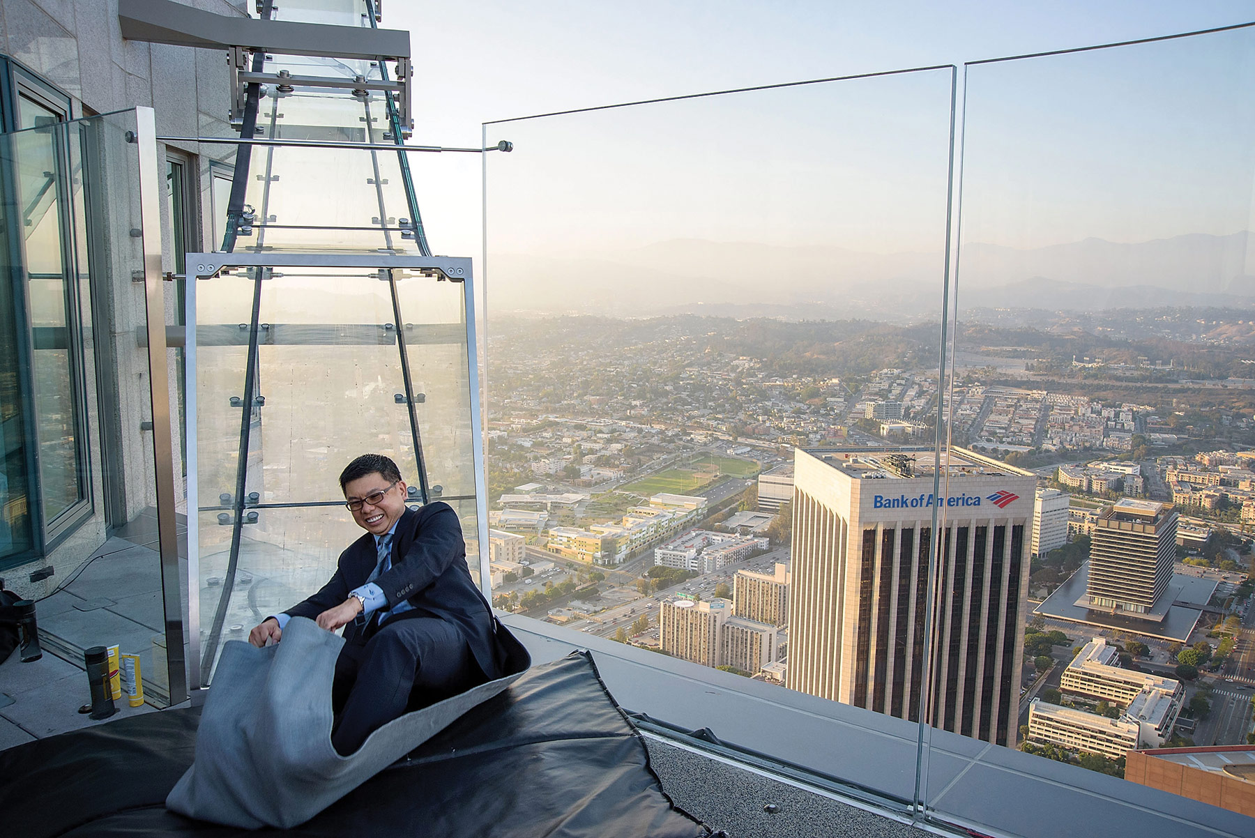 How L.A.'s glass Skyslide stays strong 1,000 feet up - Archpaper.com