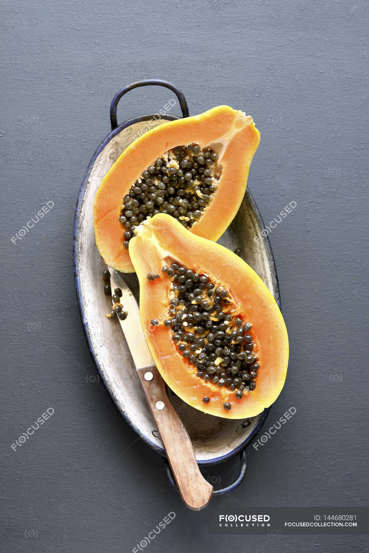 Sliced fresh papaya fruit — Stock Photo | #144680281