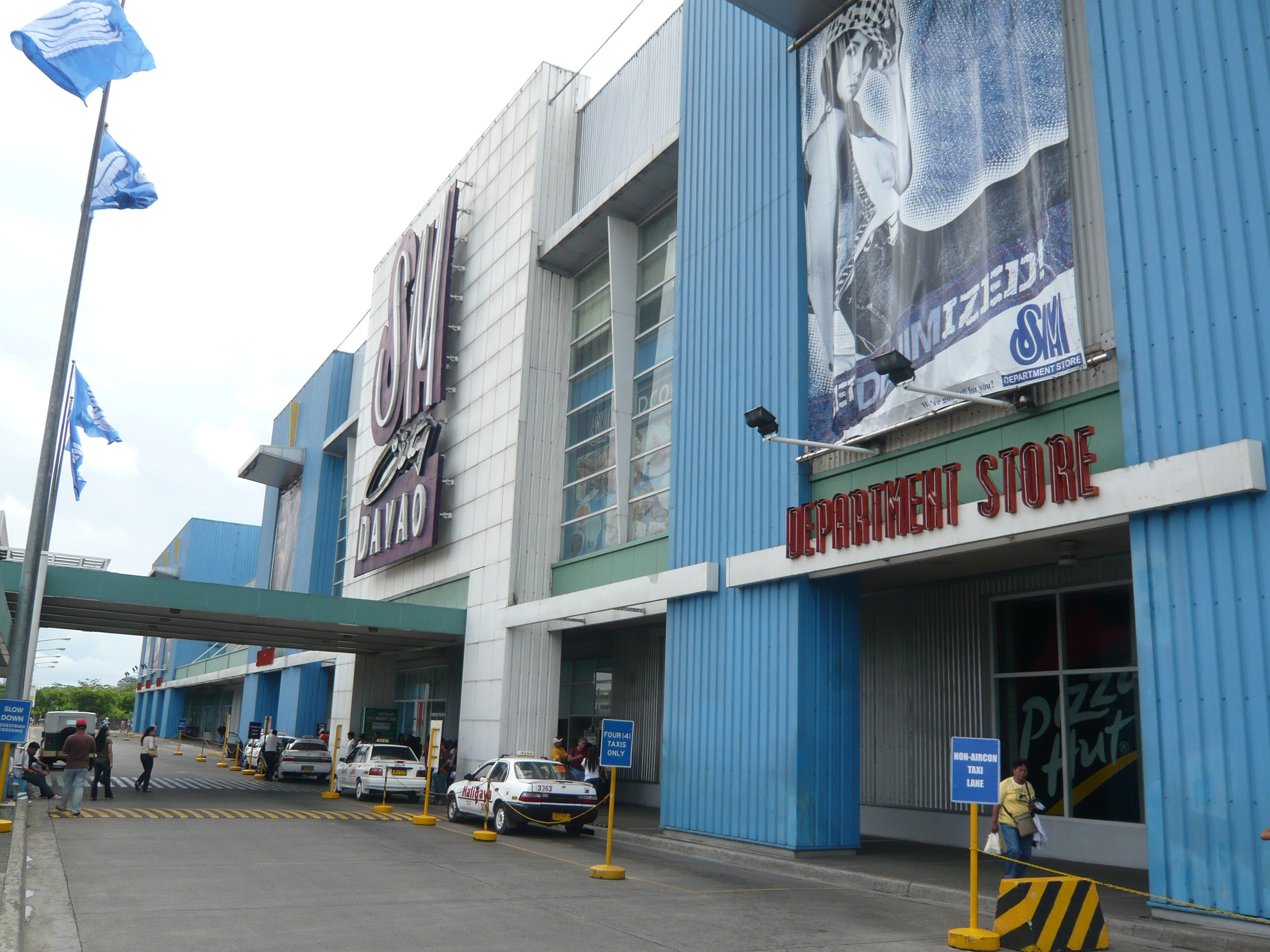 SM City Davao - Wikipedia