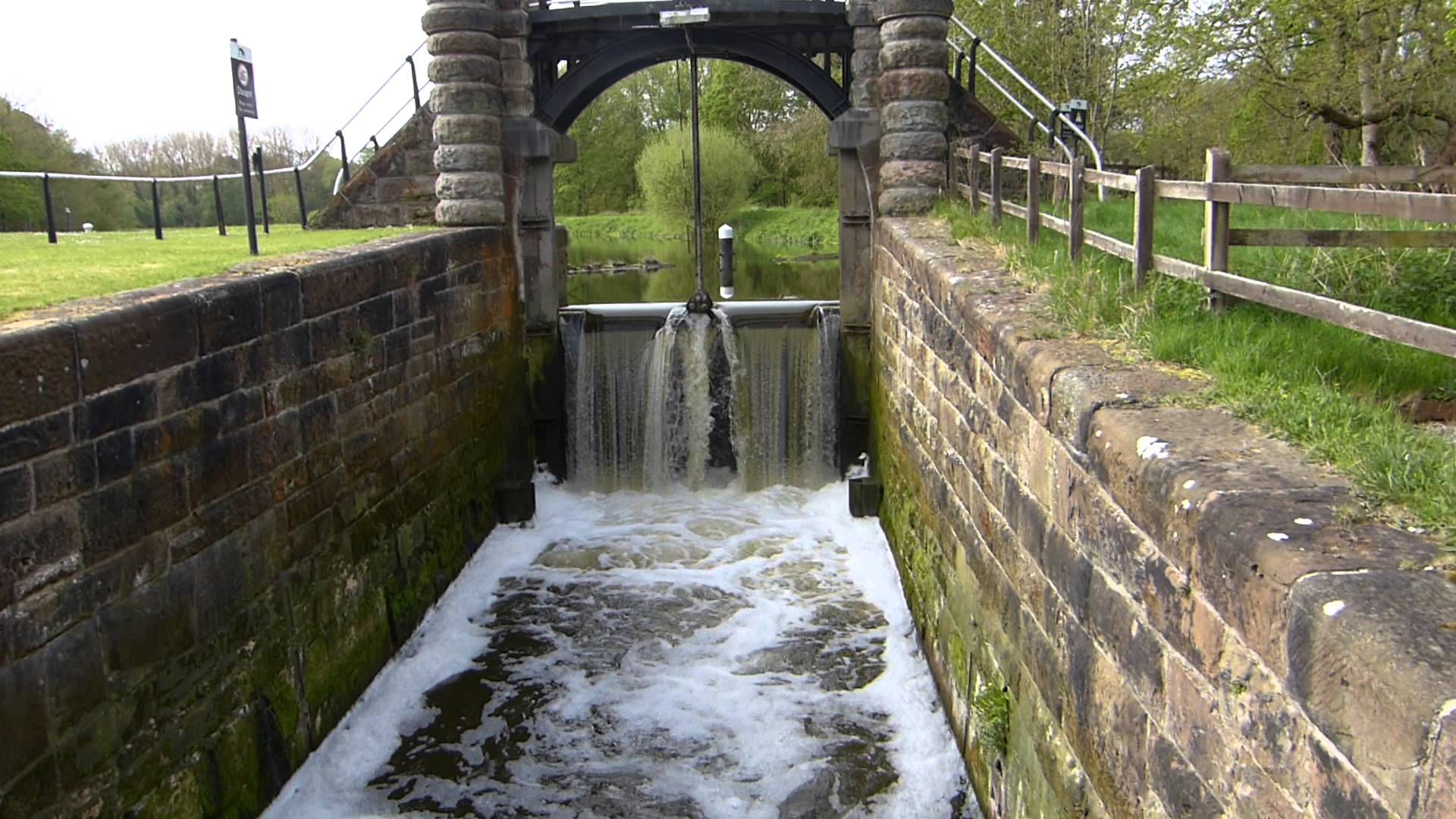 Small dam on river Weaver Winsford Northwich - YouTube