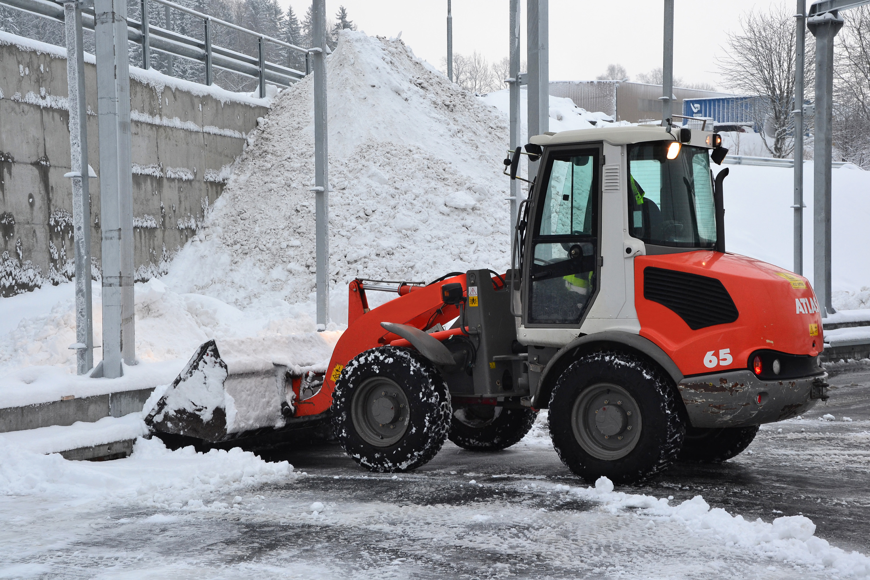 Snow clearance machinery
