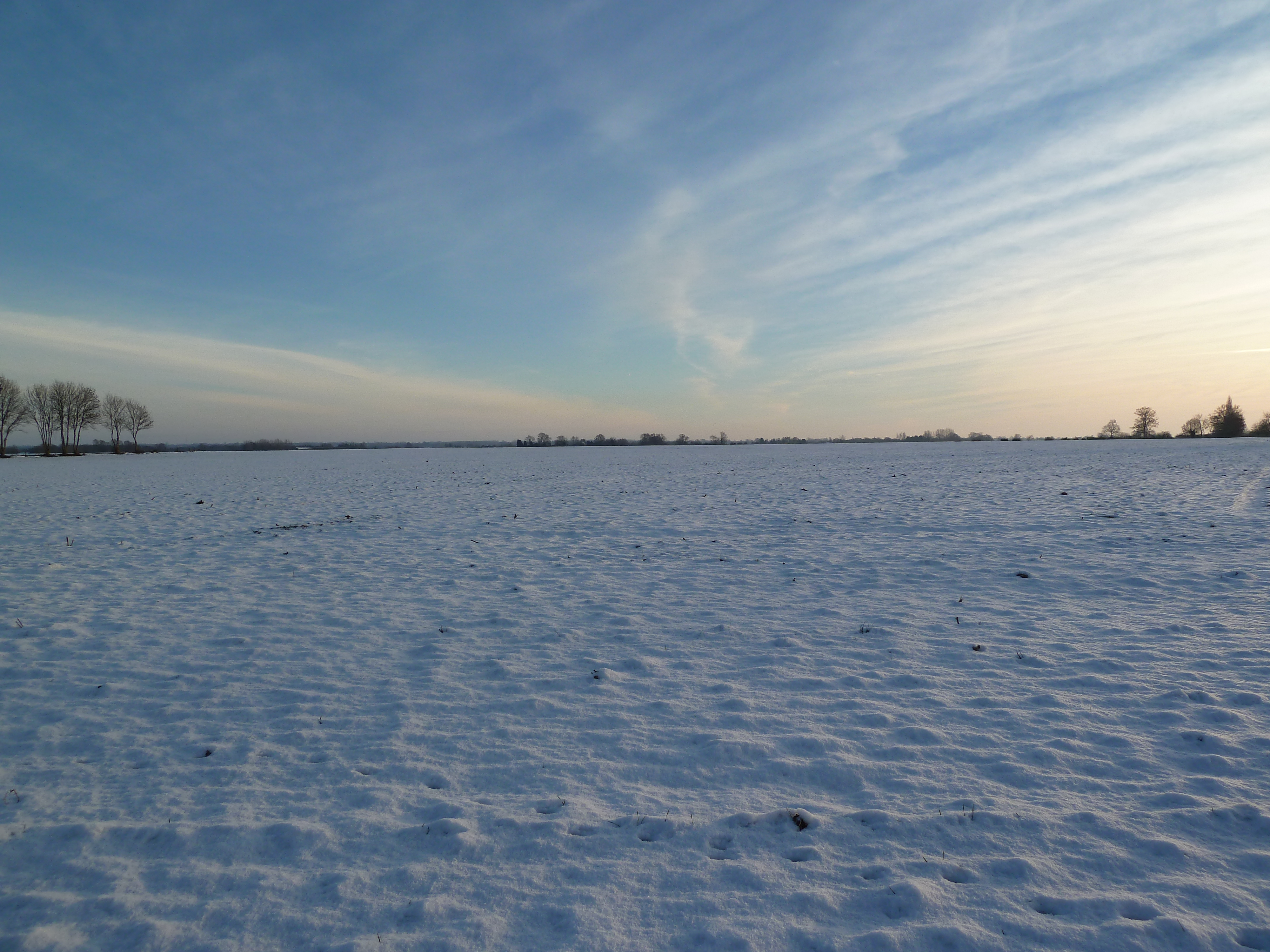File:Field covered by snow in Normandy - 20101226.jpg - Wikimedia ...