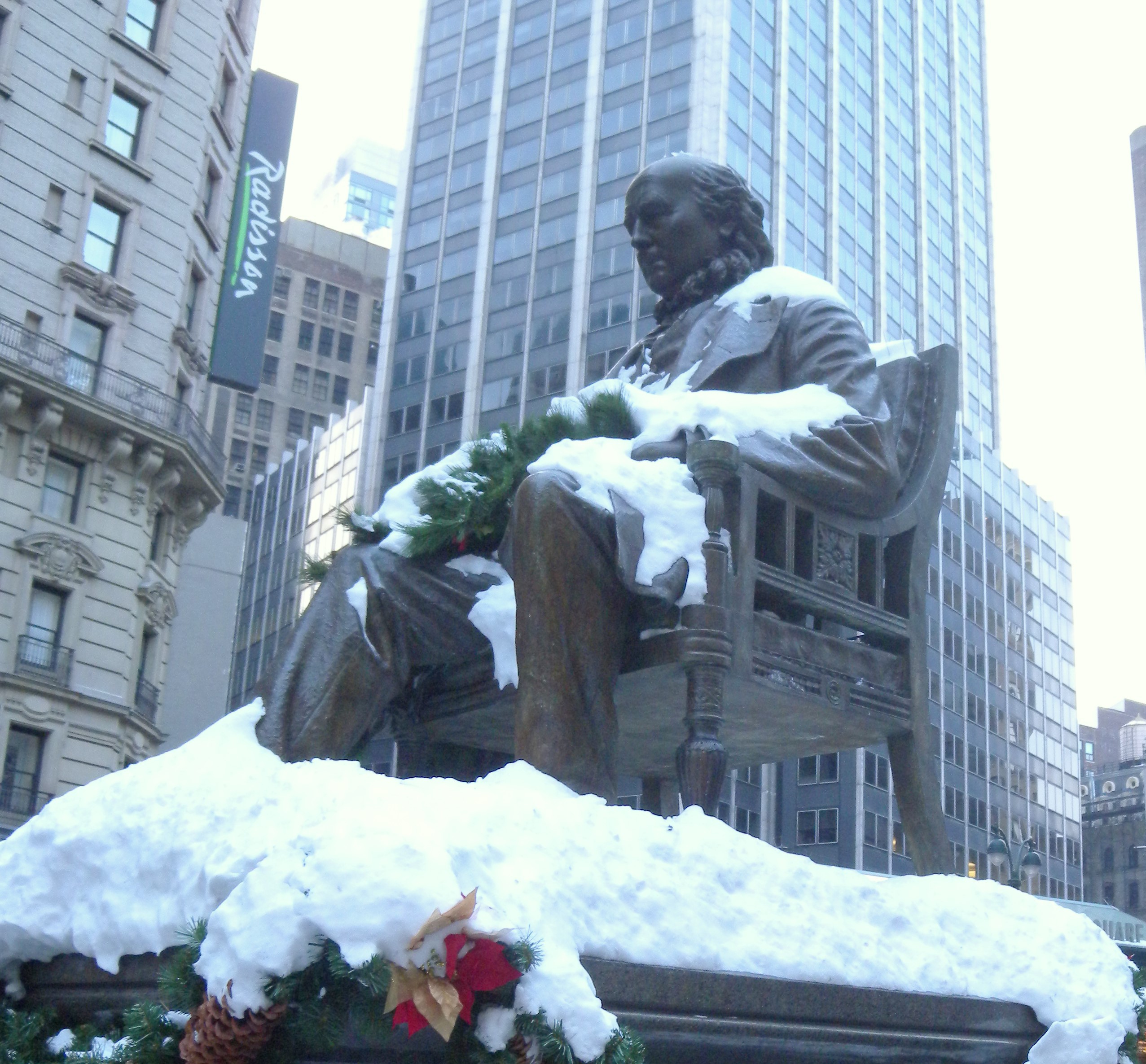 File:Statue Greeley Sq snow crop jeh.jpg - Wikimedia Commons