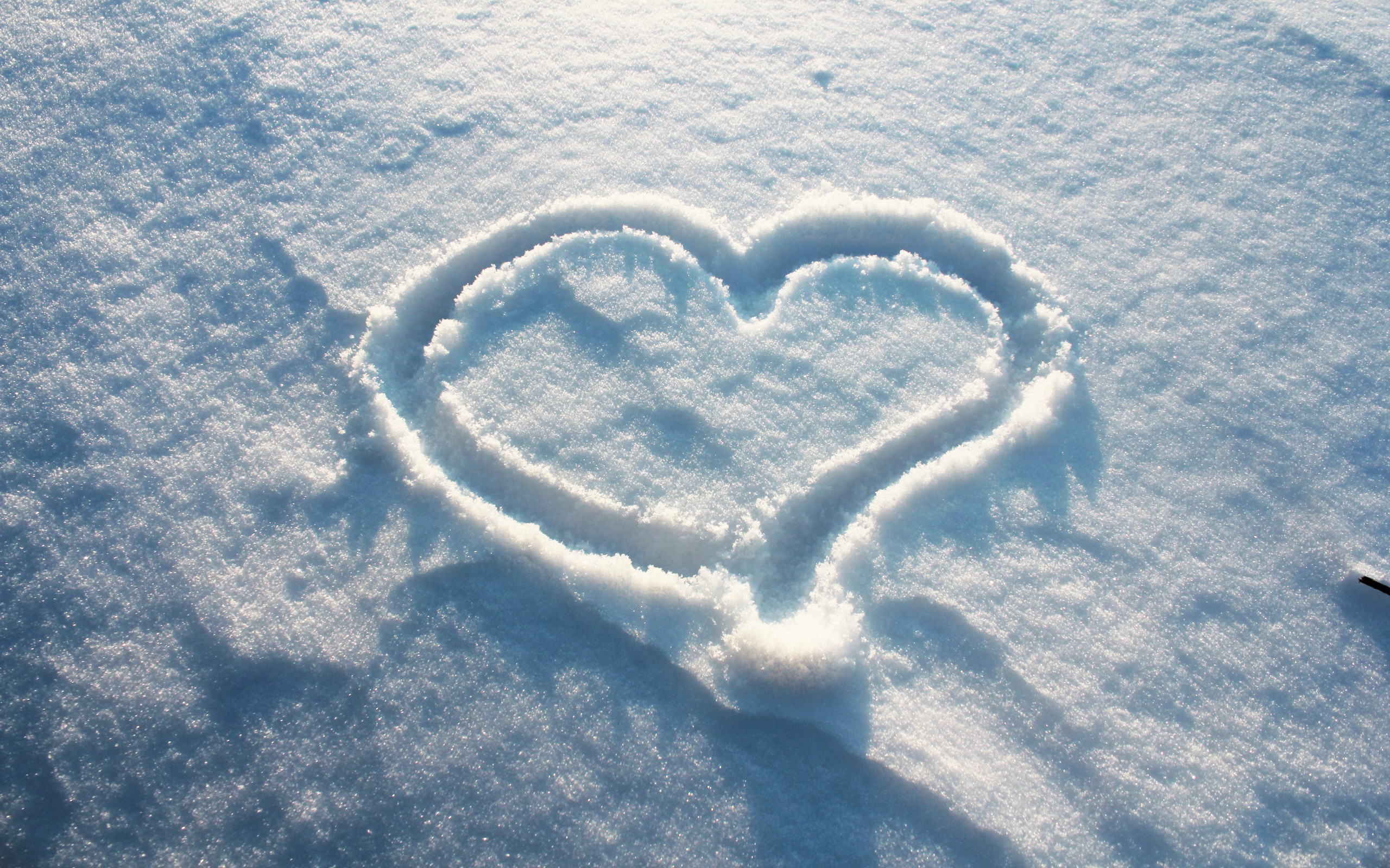 romantic heart in snow couple dating ideas ways to say I love you
