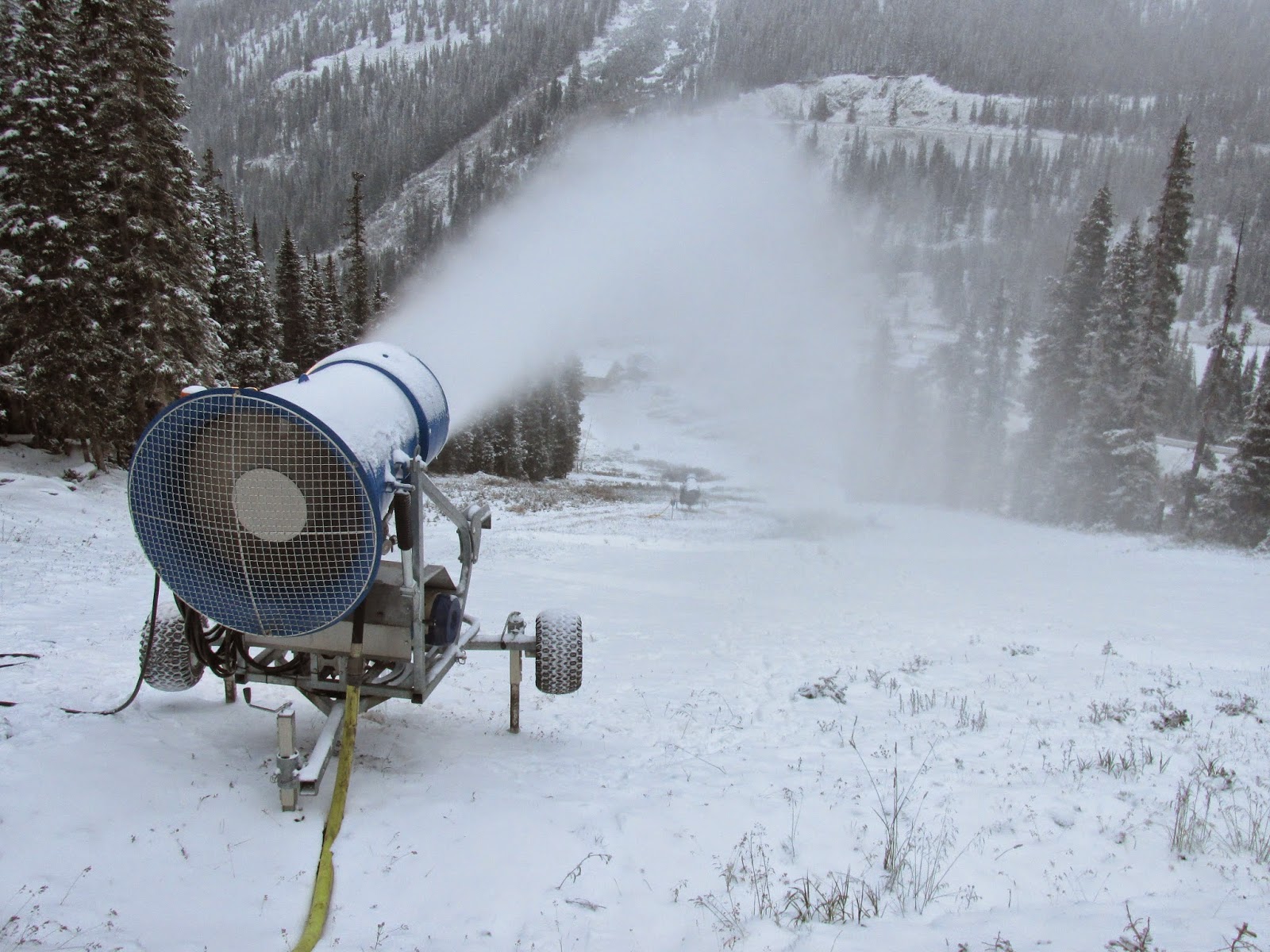 A-Basin, Loveland start snowmaking operations as temps drop, snow ...