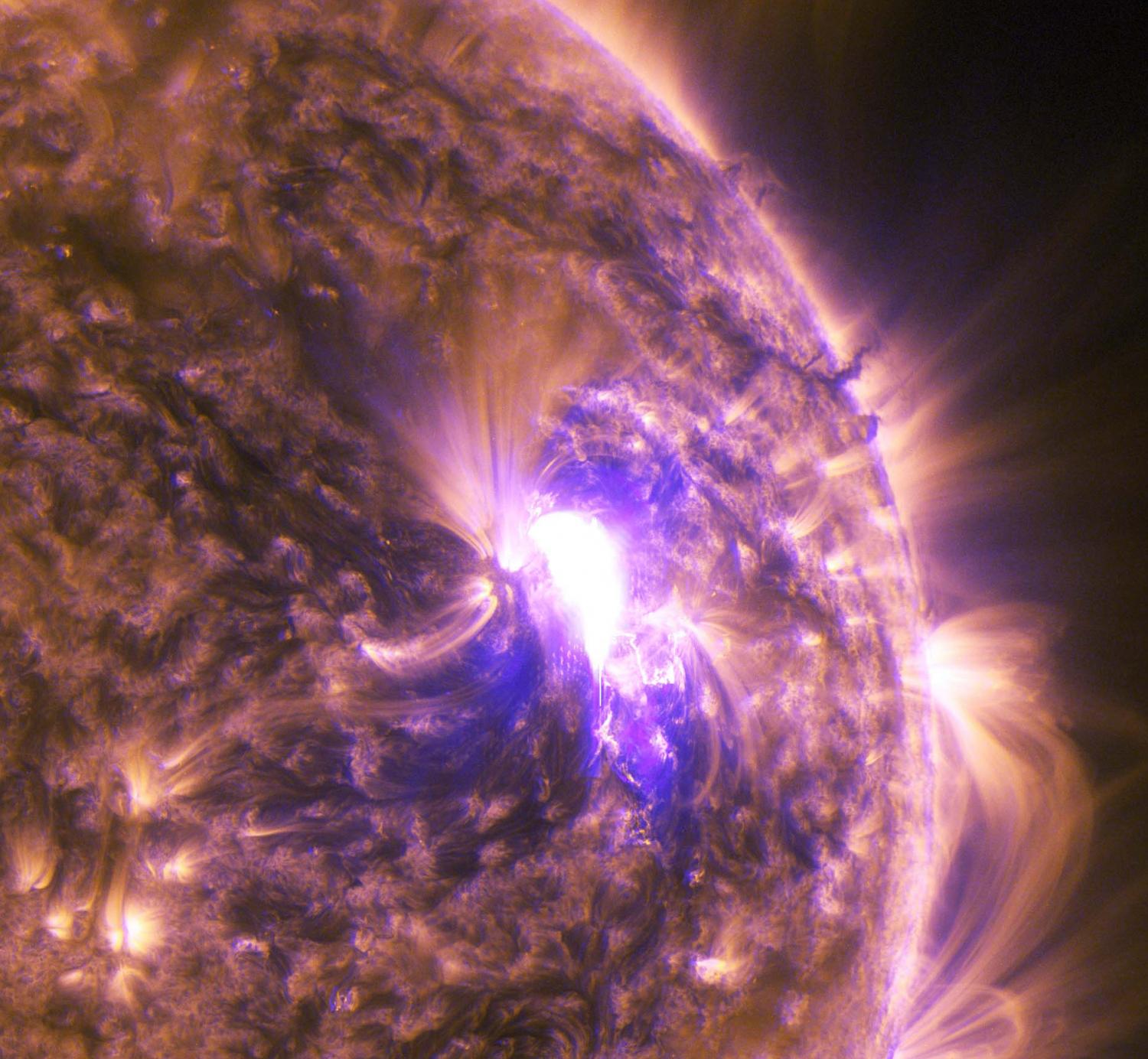 NASA's SDO sees mid-level solar flare