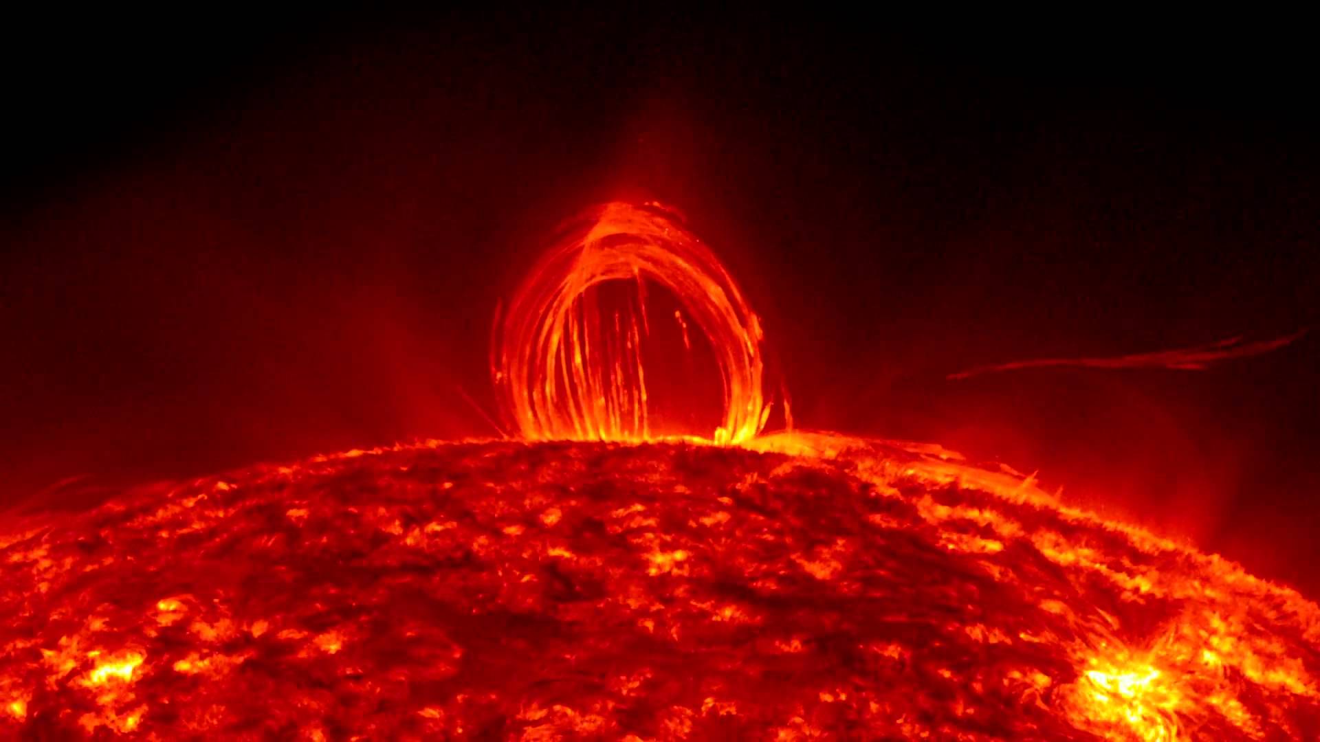 Blazing Arc Rains Fire On Sun - Magnetic Solar Flare Loop | Video ...