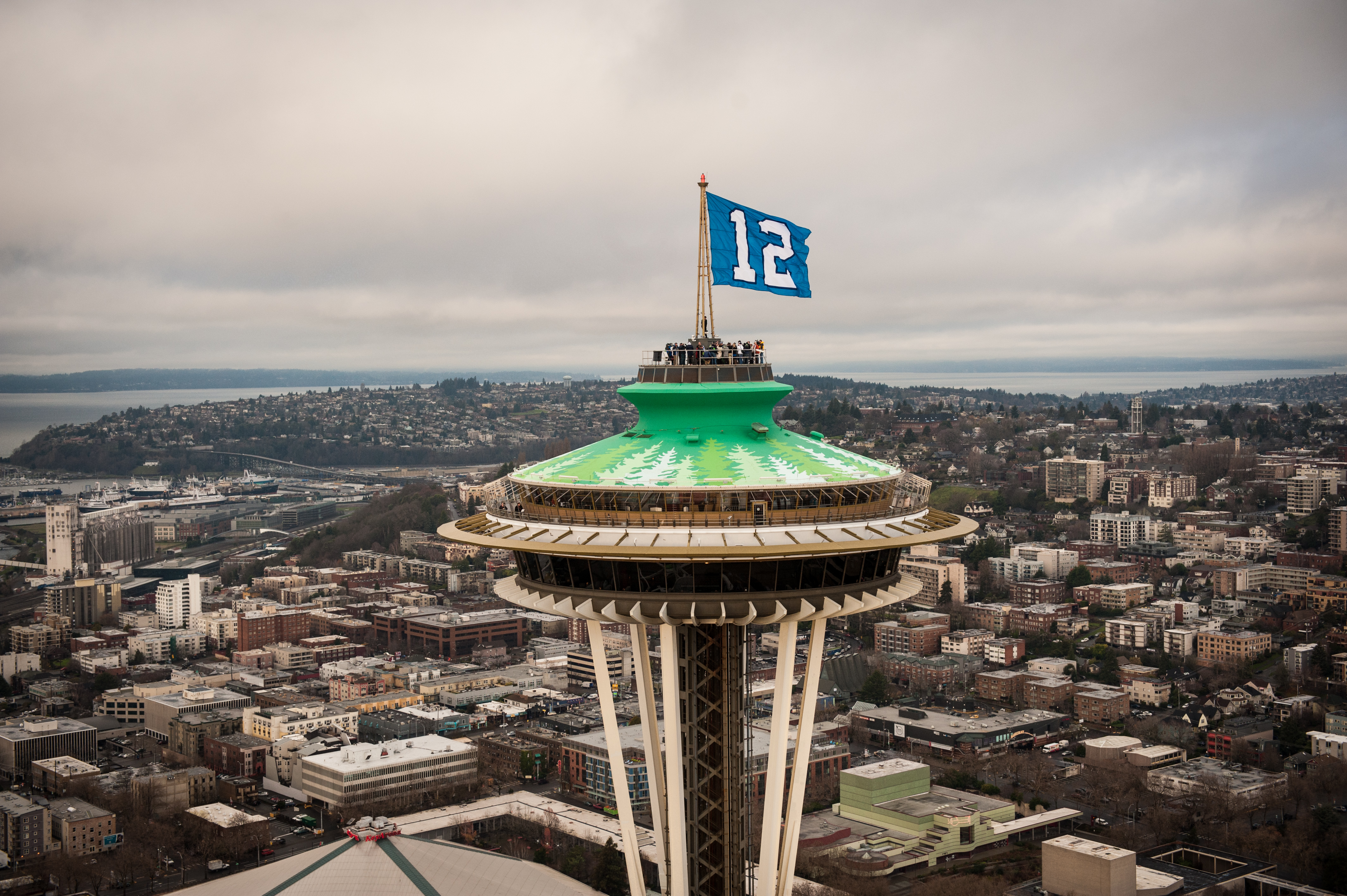Space Needle raises 12th Man flag with help of Seattle Mayor and ...